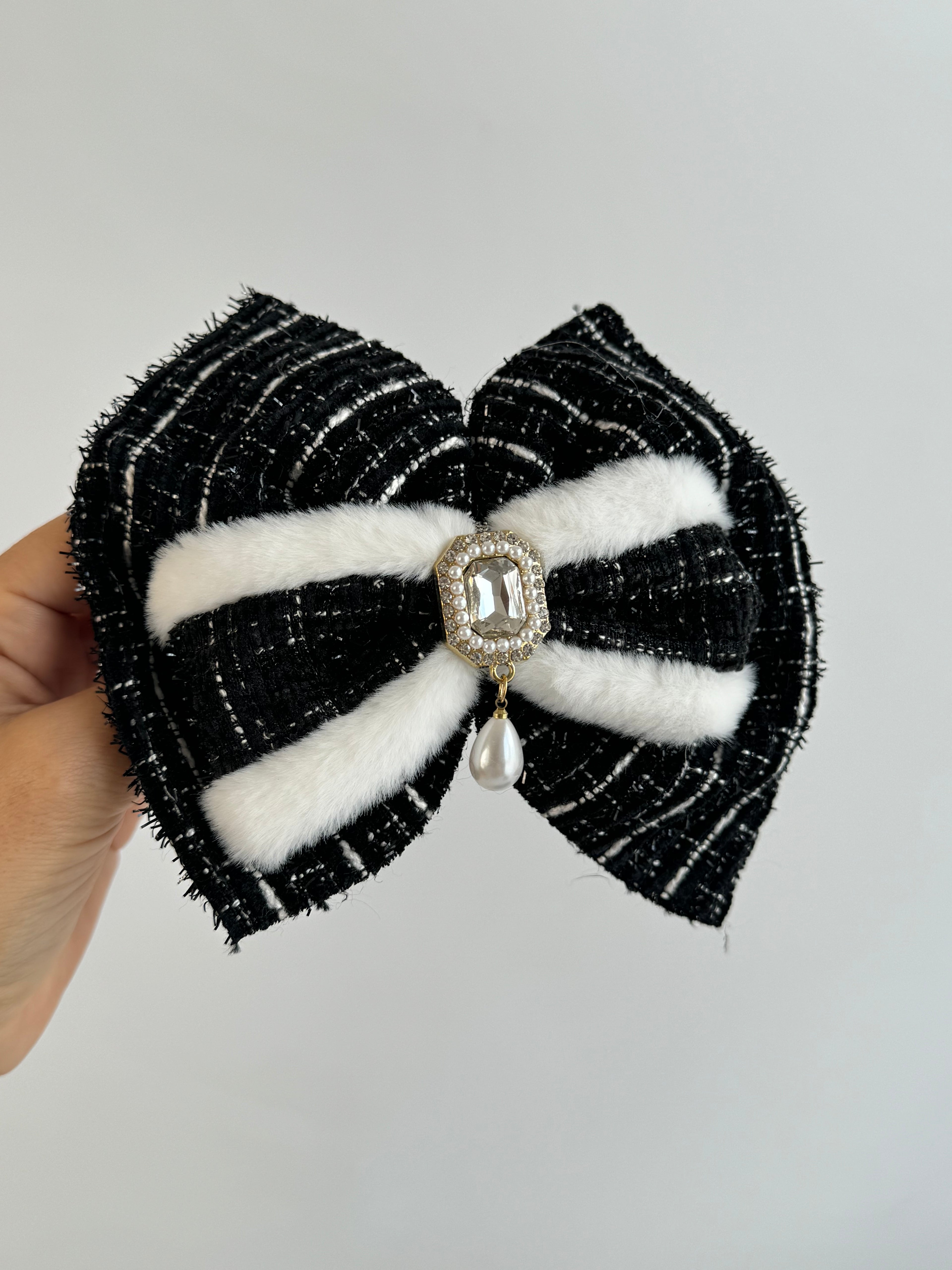 İTHAL TÜVİT KUMAŞLI SİYAH FİYONKLU TOKA