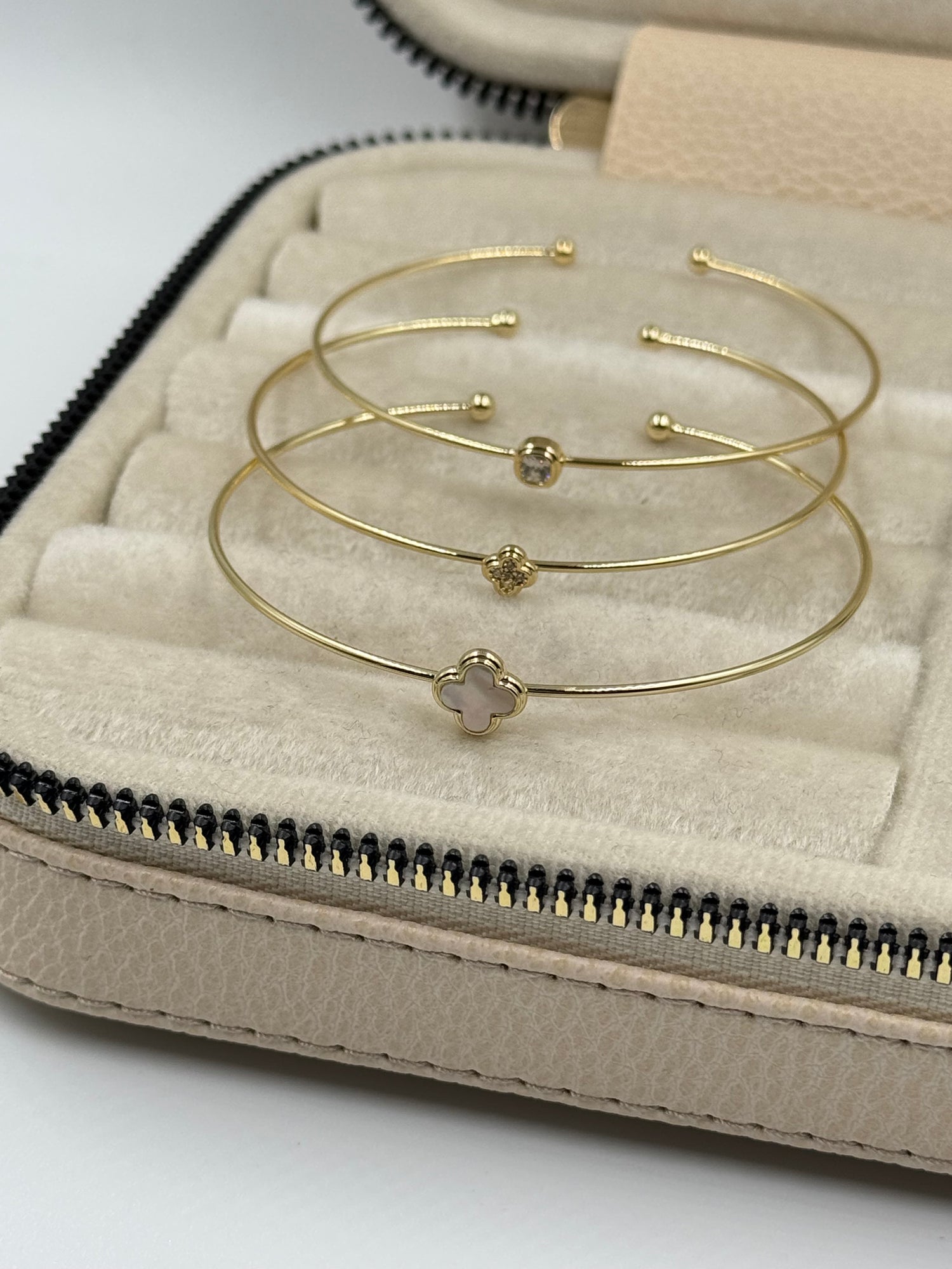 İTHAL YONCA DETAYLI 3LÜ KELEPÇE BİLEZİK