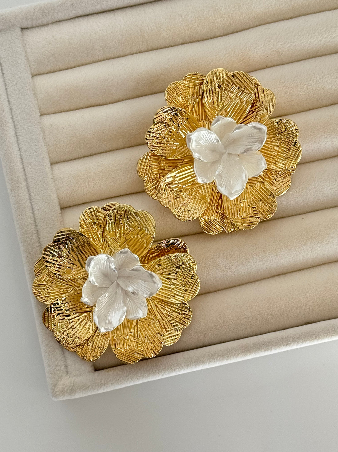 İTHAL BÜYÜK ÇİÇEK GOLD KÜPE