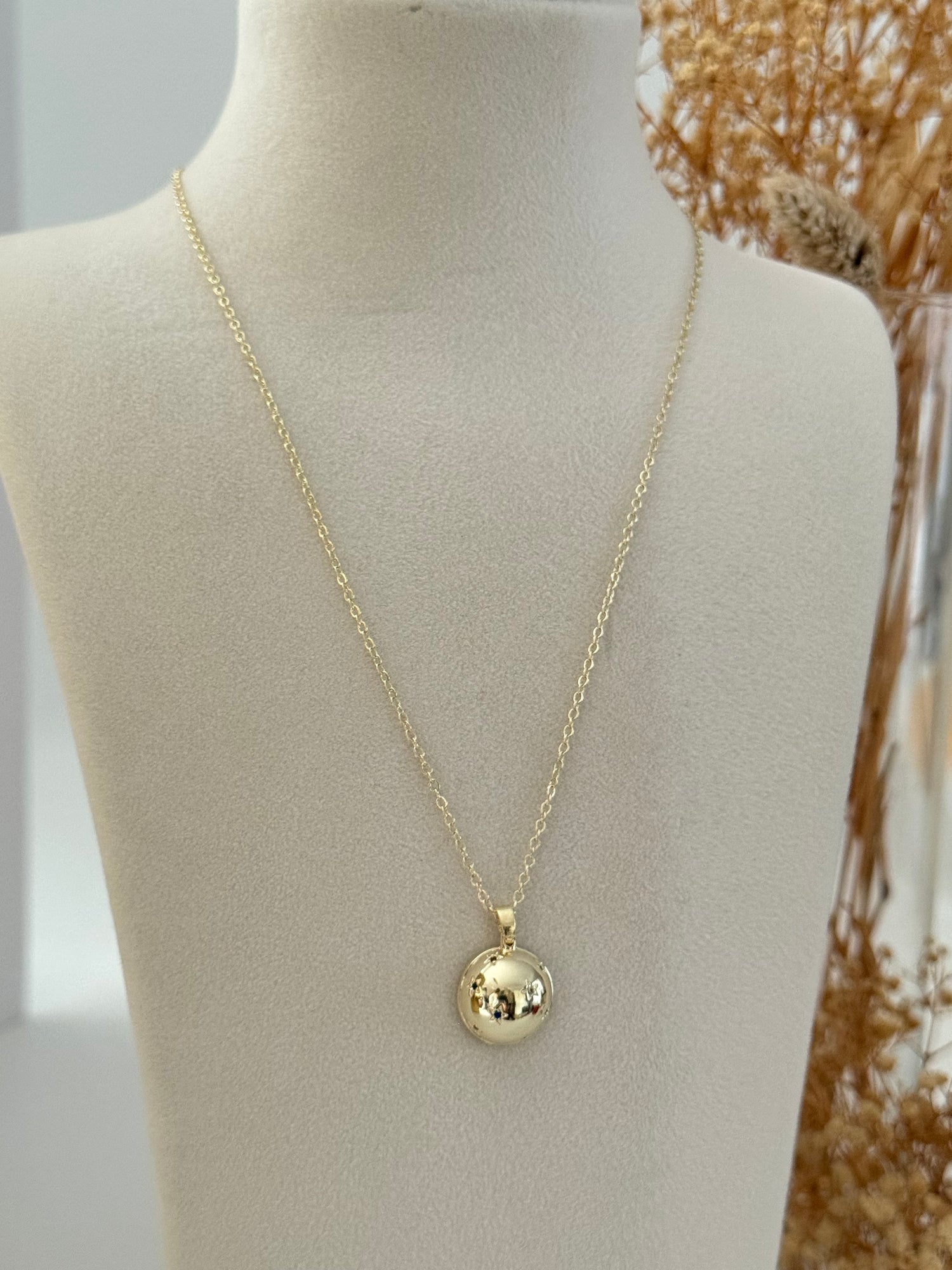 NAVA TOPÇUK DETAYLI GOLD UZUN KOLYE