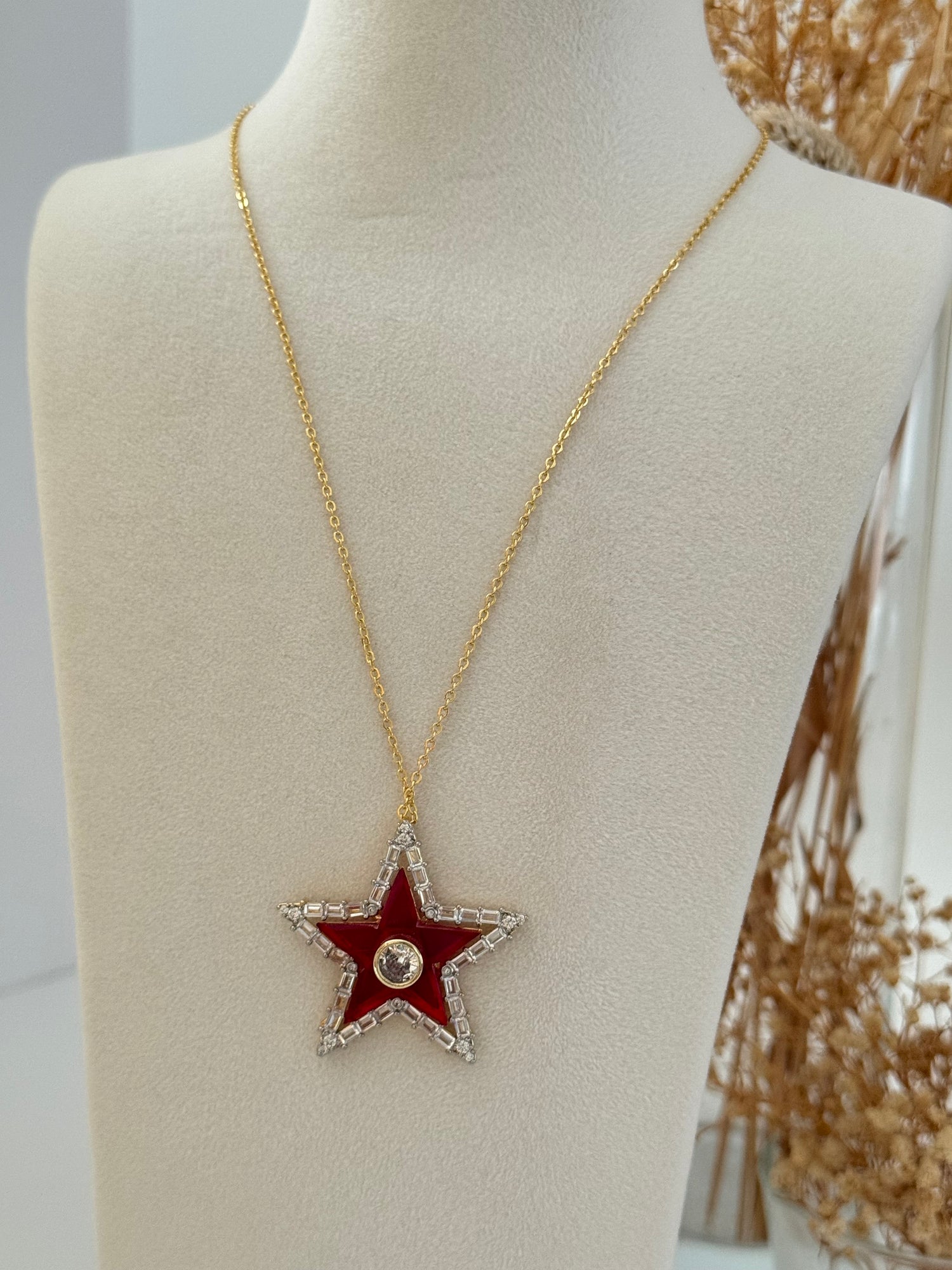 İTHAL KIRMIZI YILDIZ DETAYLI UZUN GOLD KOLYE
