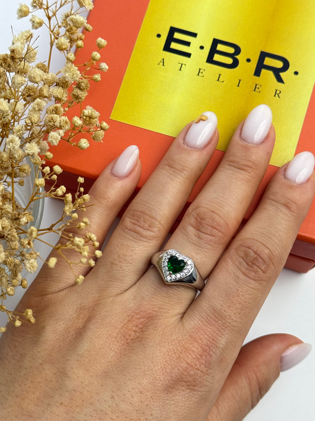 İTHAL YEŞİL TAŞ DETAYLI KALPLİ SİLVER AYARLANABİLİR YÜZÜK