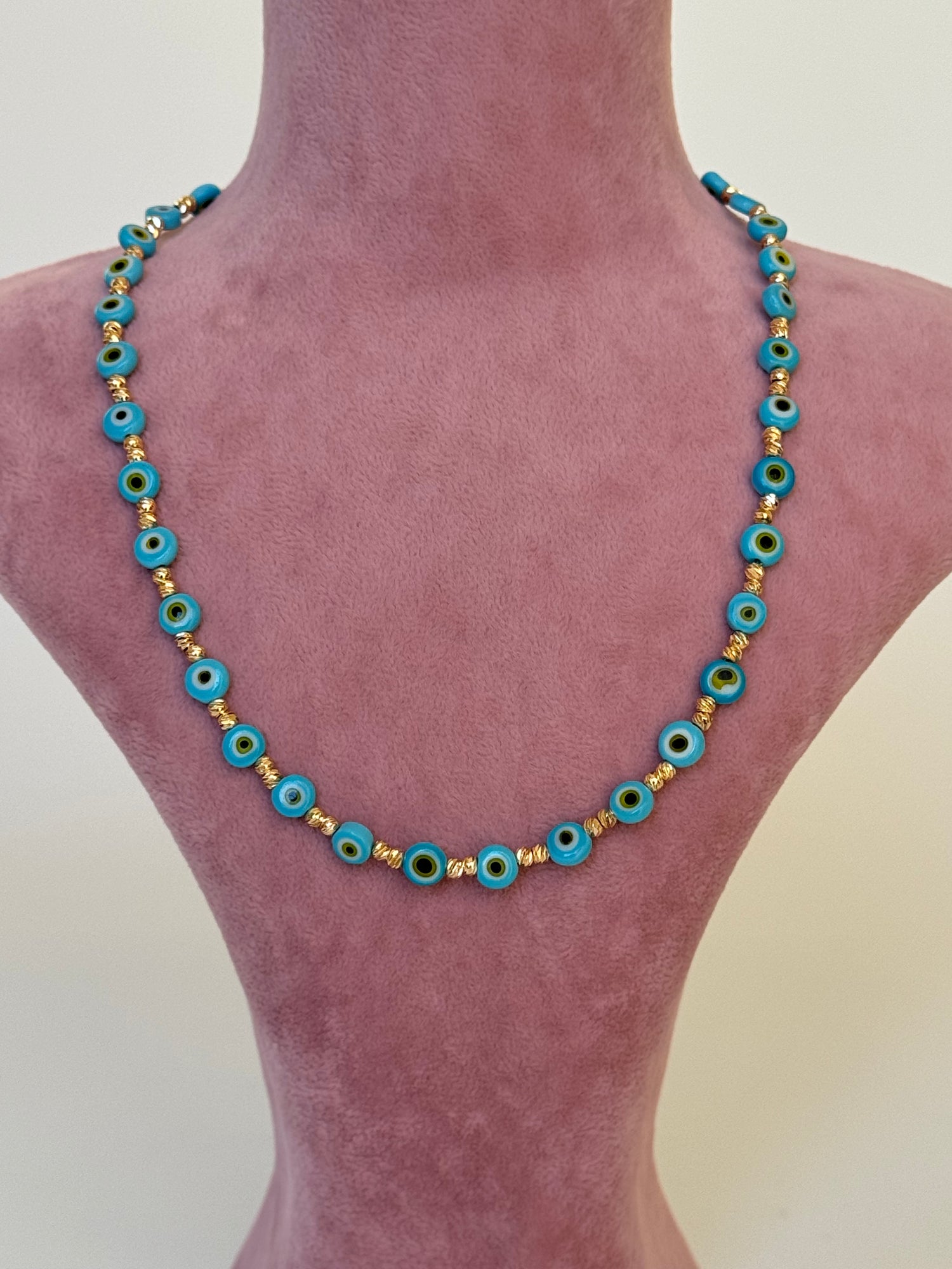 AURİ MAVİ NAZAR BONCUKLU ALTIN KAPLAMA DETAYLI KOLYE