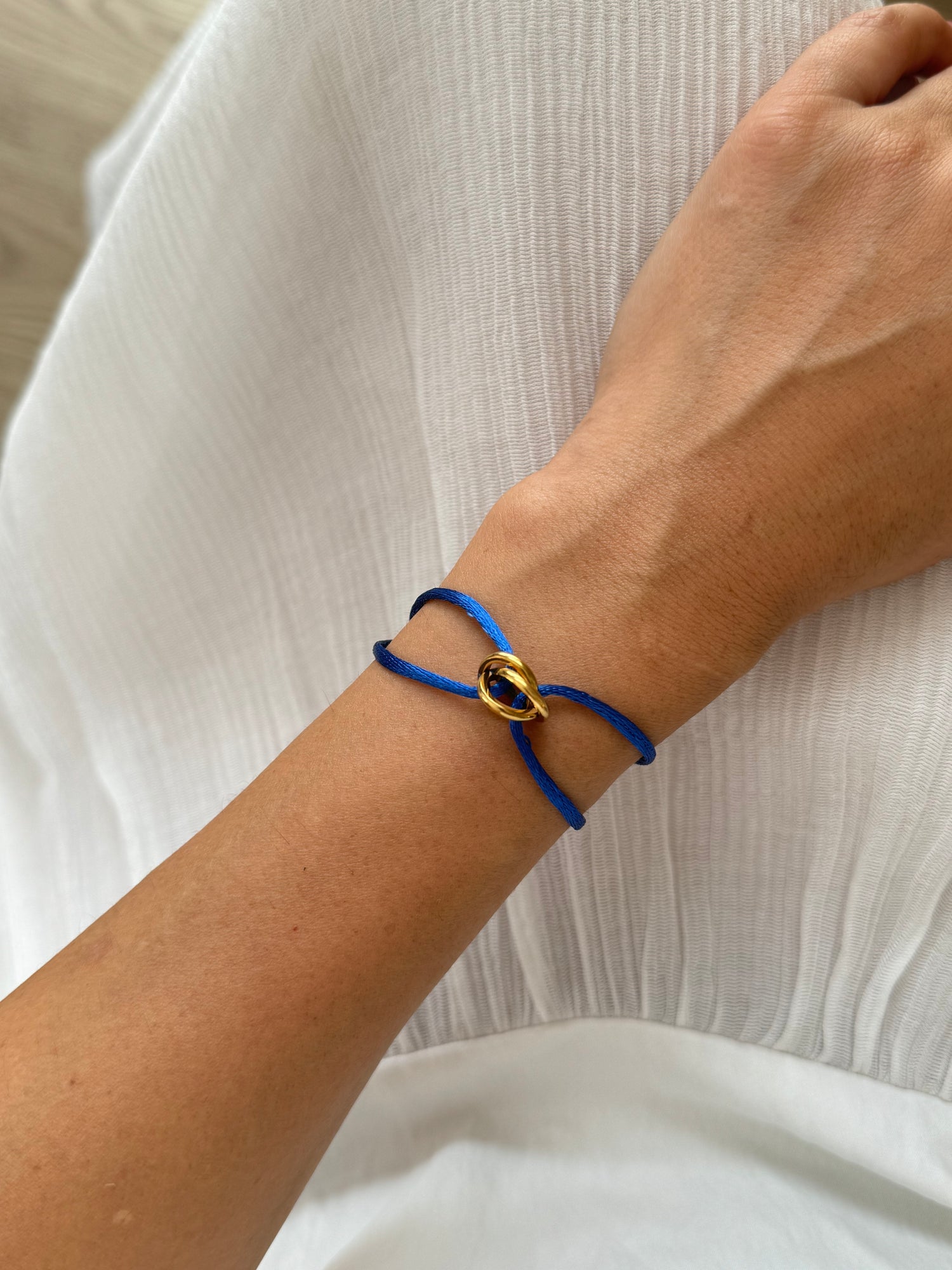 İTHAL MARKA MODEL MAVİ İPLİ AYARLANABİLİR BİLEKLİK