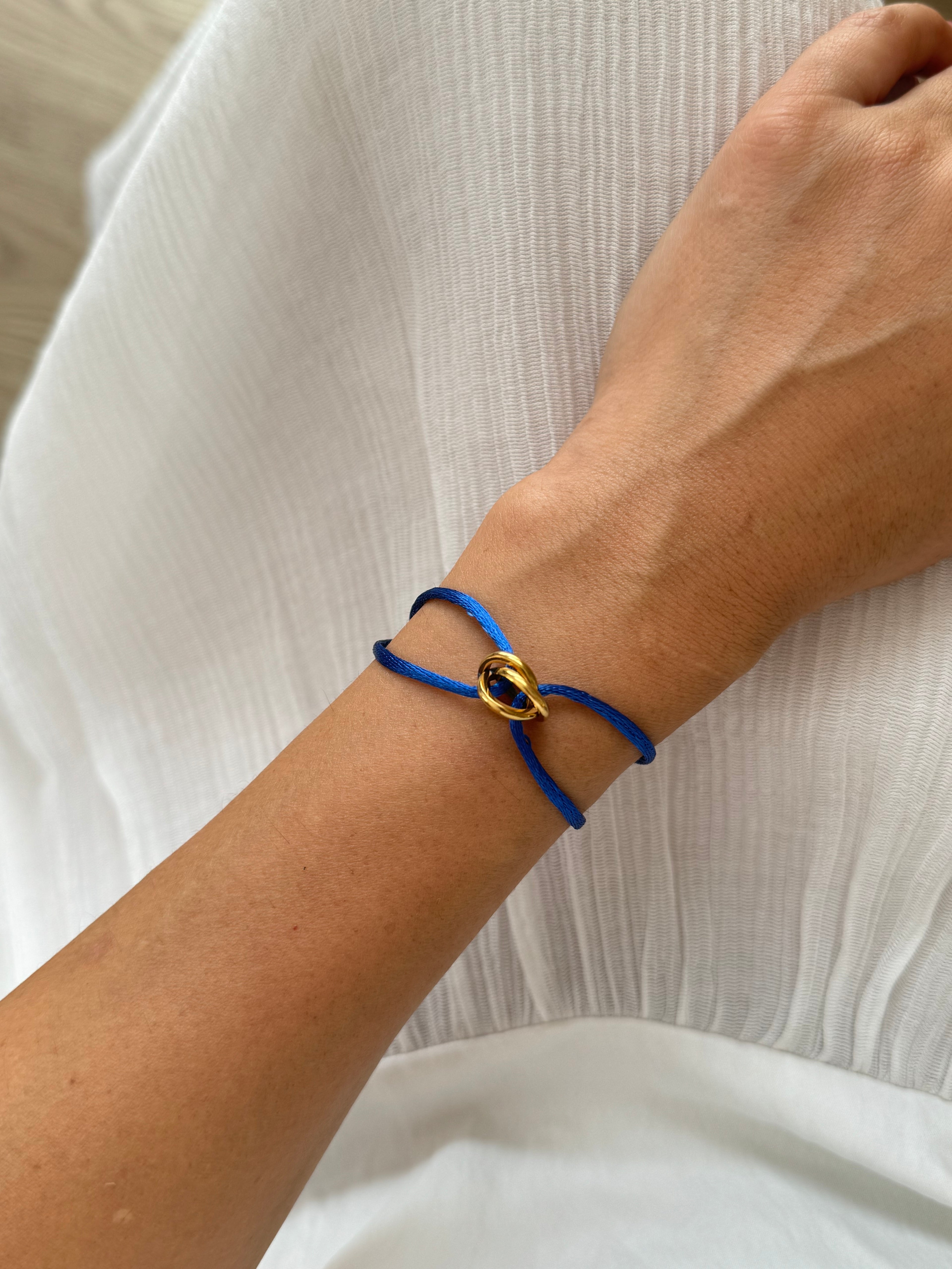 İTHAL MARKA MODEL MAVİ İPLİ AYARLANABİLİR BİLEKLİK