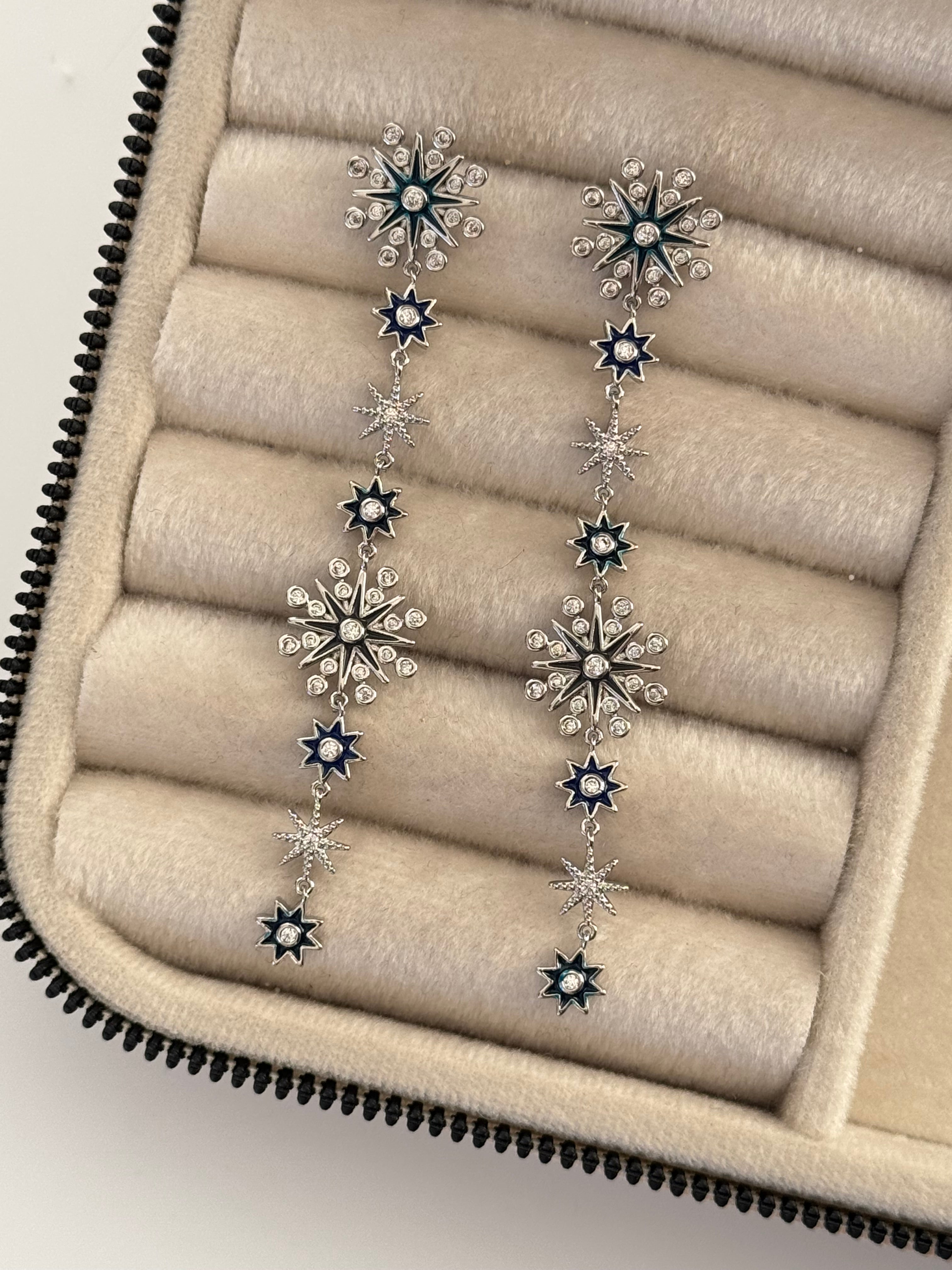 İTHAL MAVİLİ SALLANTILI YILDIZ DETAYLI SİLVER KÜPE