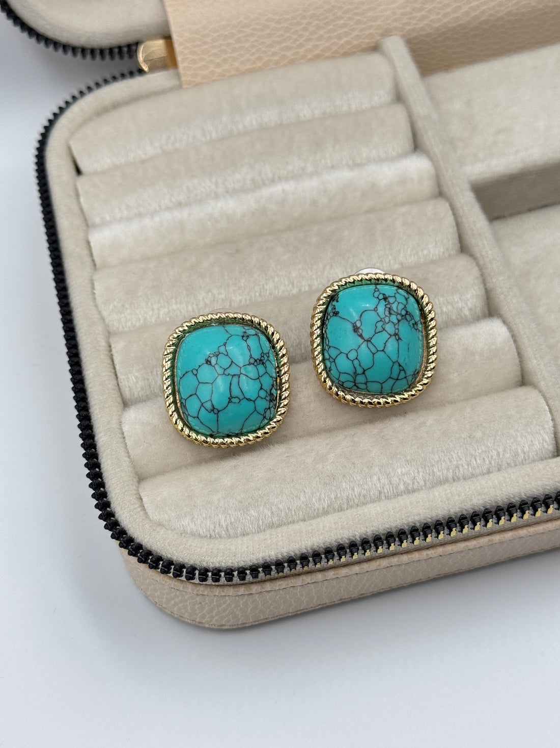 İTHAL FİRUZE TAŞ GÖRÜNÜMLÜ KÜPE