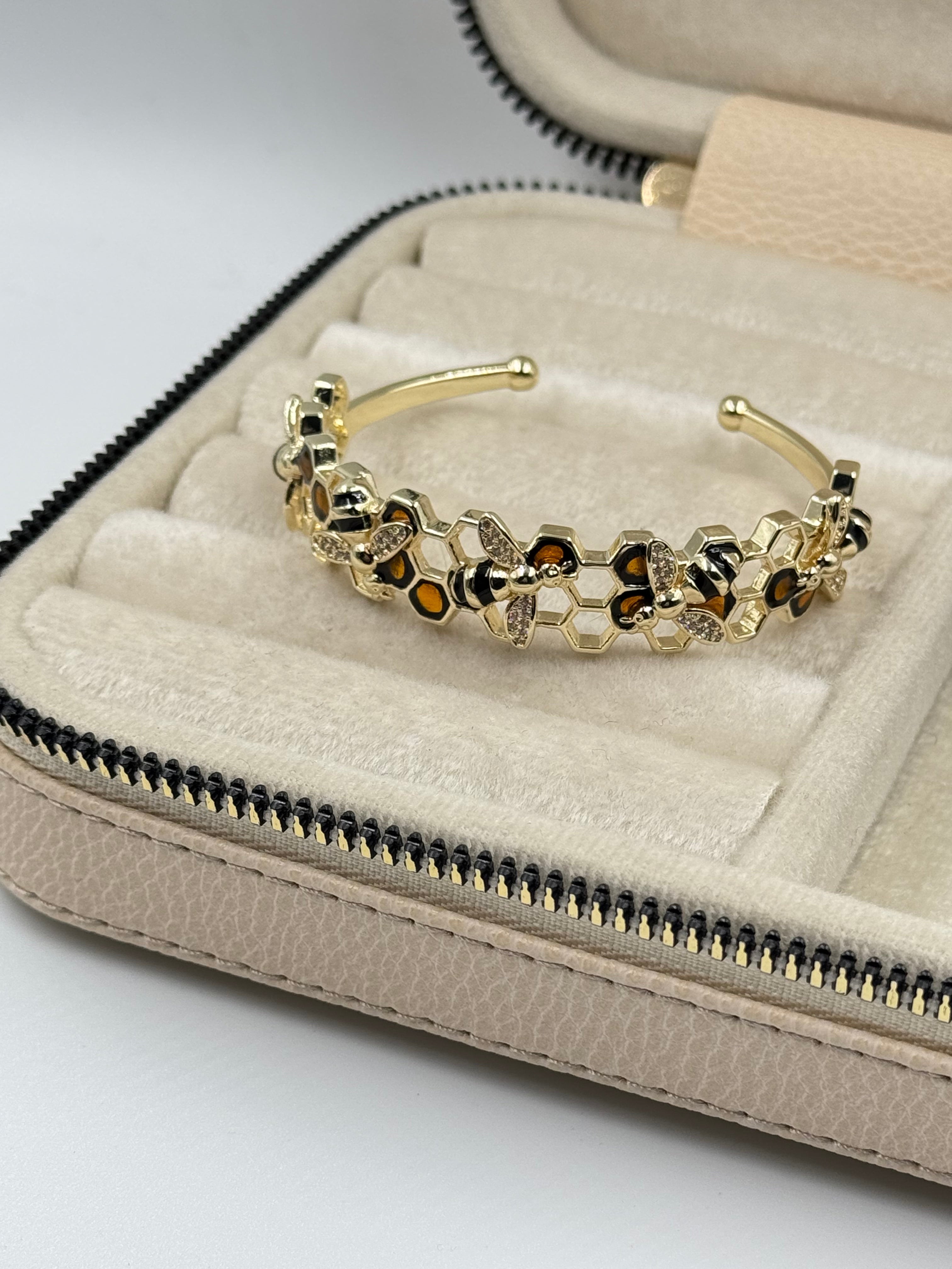 İTHAL ARI DETAYLI PETEKLİ GOLD KELEPÇE BİLEZİK