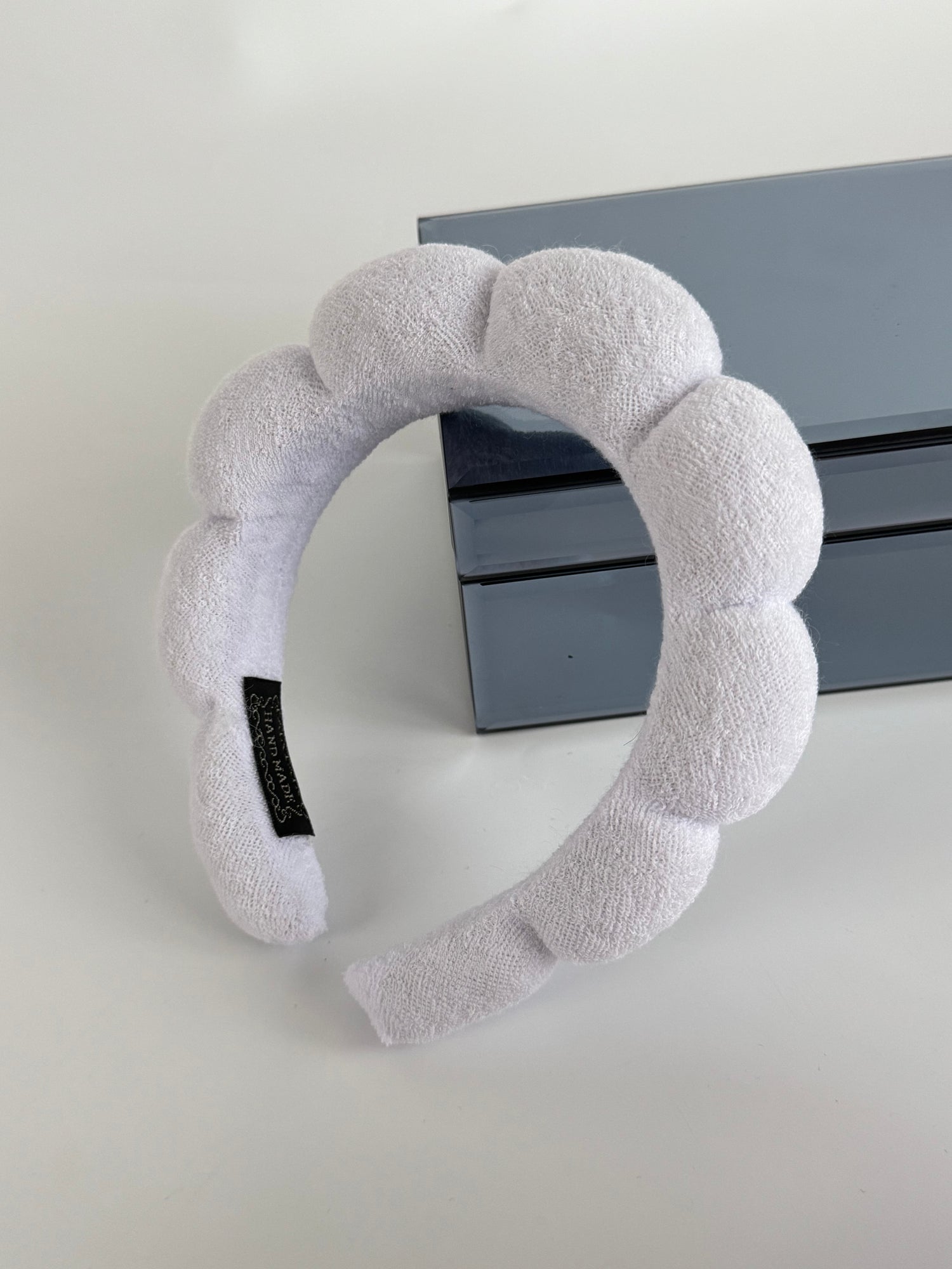 İTHAL BEYAZ BURGULU HAVLU KUMAŞ TAÇ