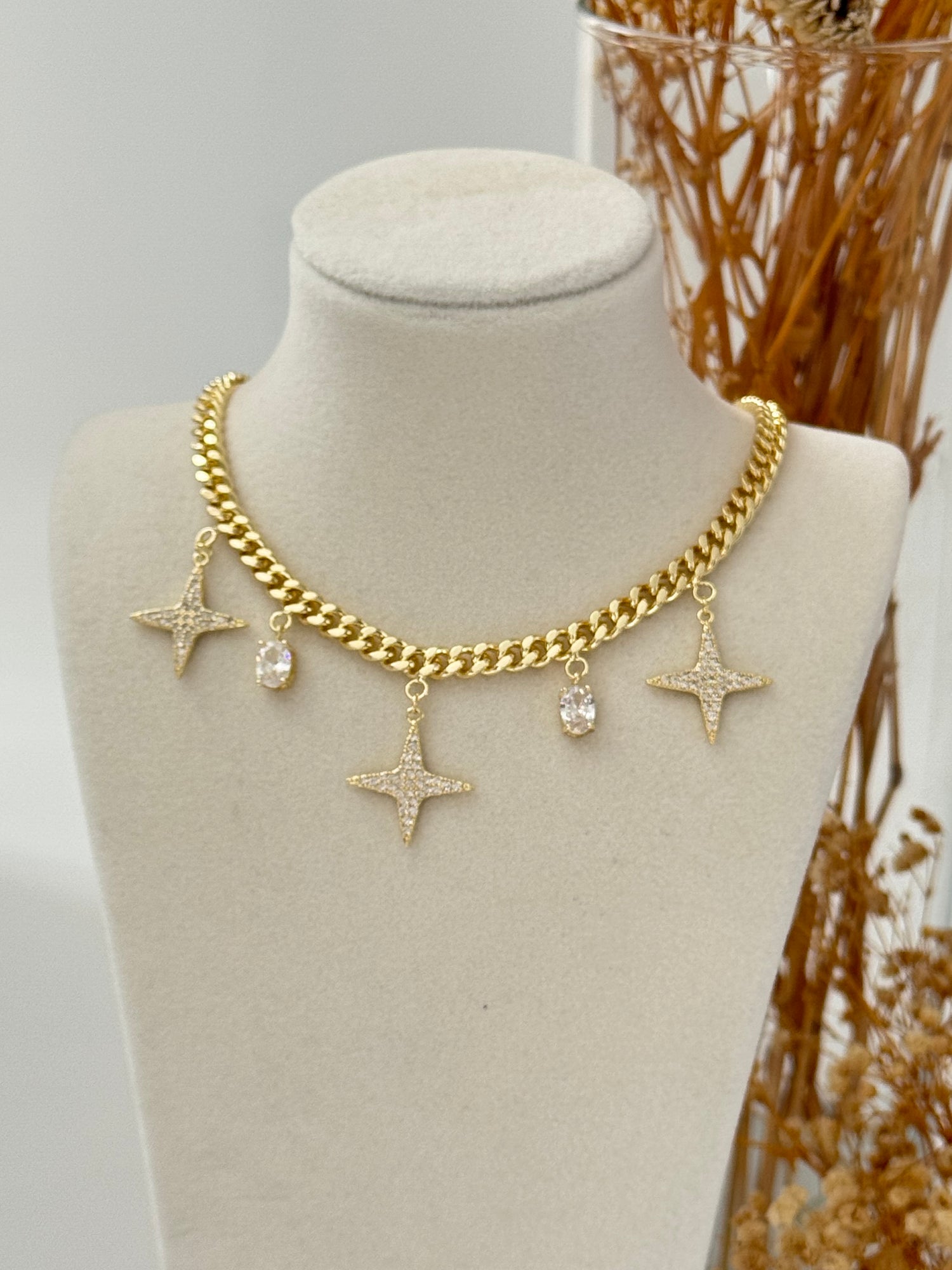 İTHAL YILDIZ DETAYLI GOLD CHOKER KOLYE