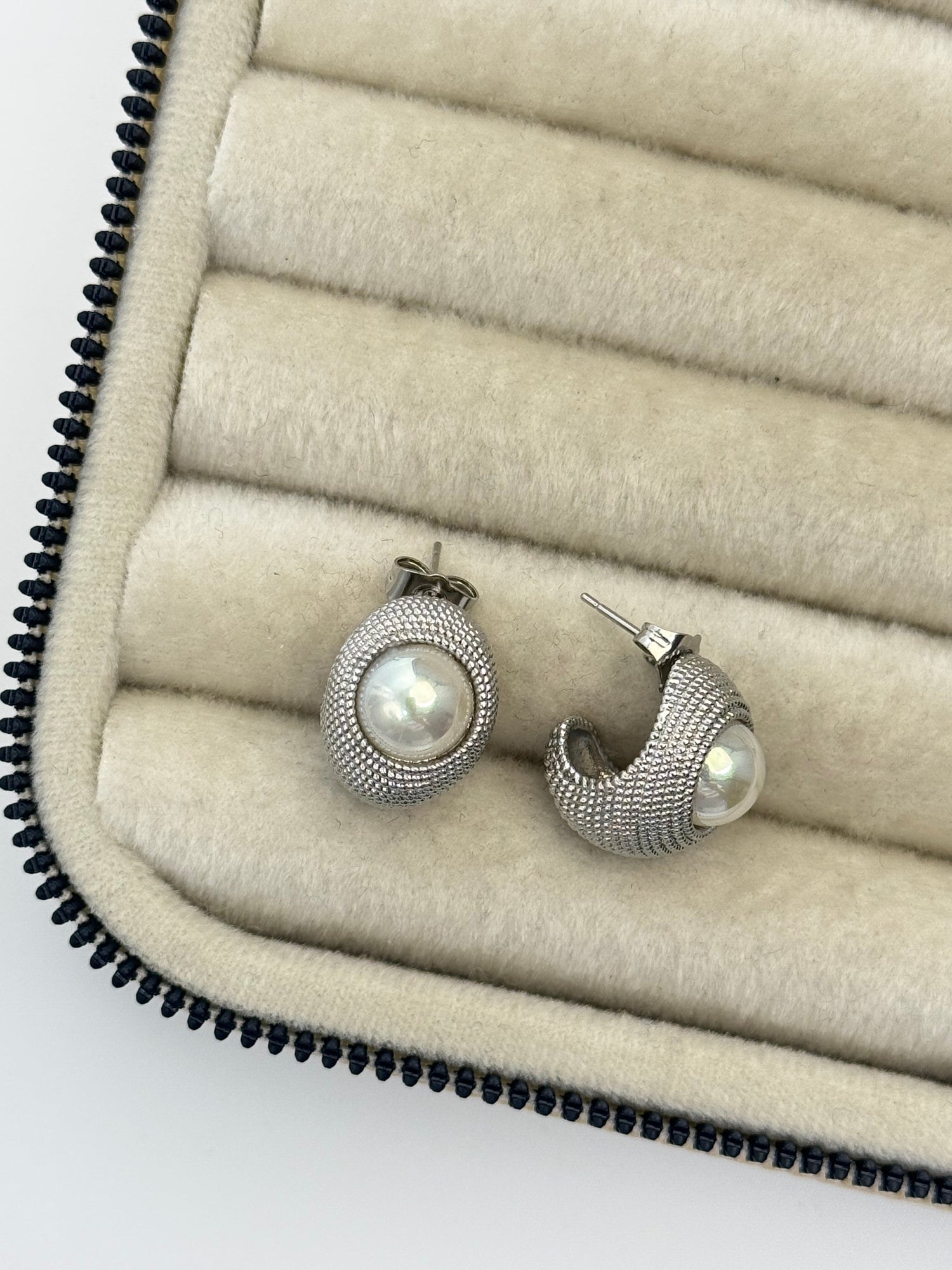 İTHAL İNCİ DETAYLI SİLVER KÜPE