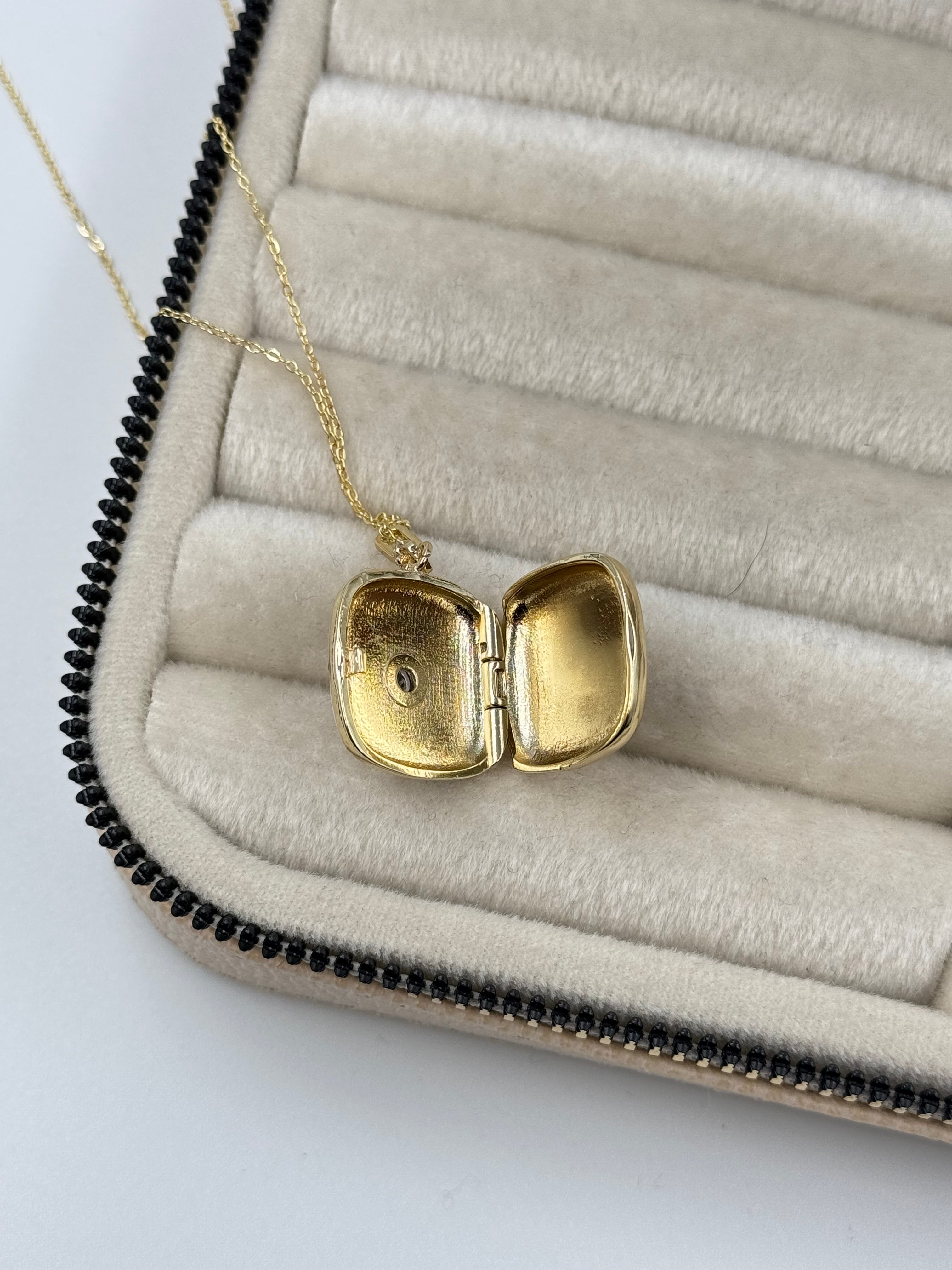 İTHAL KAPAKLI AÇILABİLİR RESİMLİKLİ BEYAZ MİNELİ UZUN GOLD KOLYE