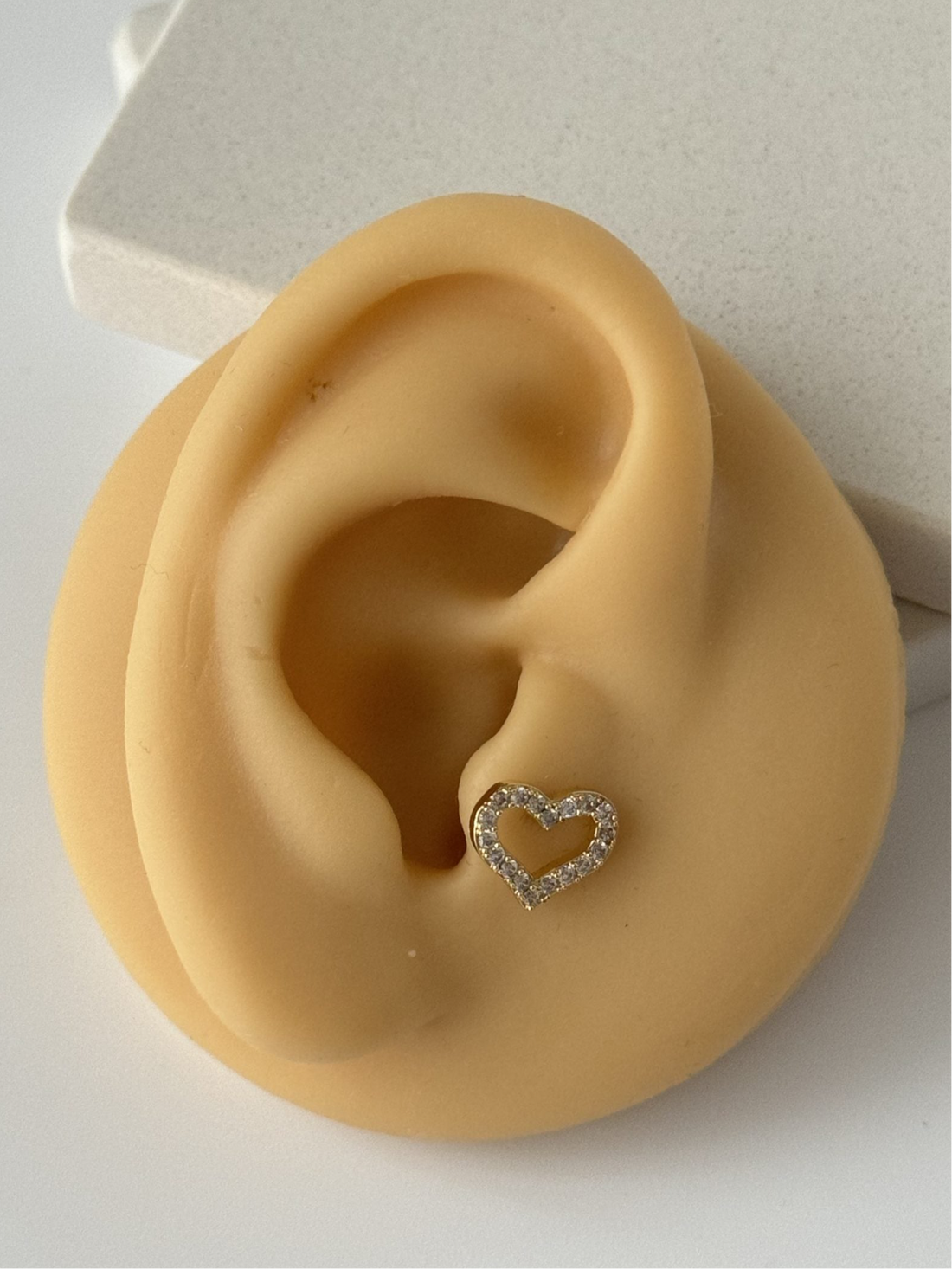 KALP TRAGUS PİERCİNG