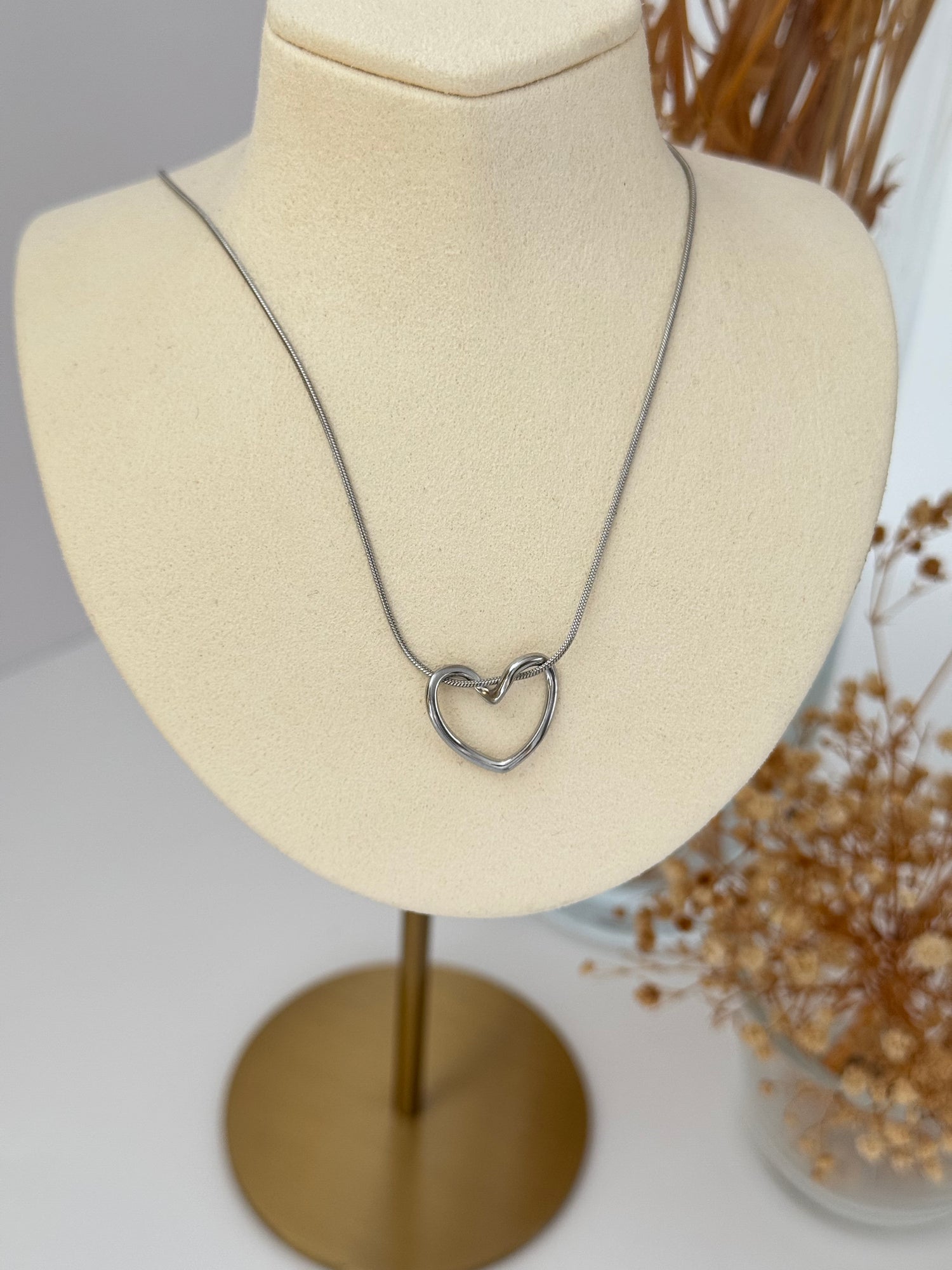 KALP DETAYLI SİLVER ÇELİK KOLYE