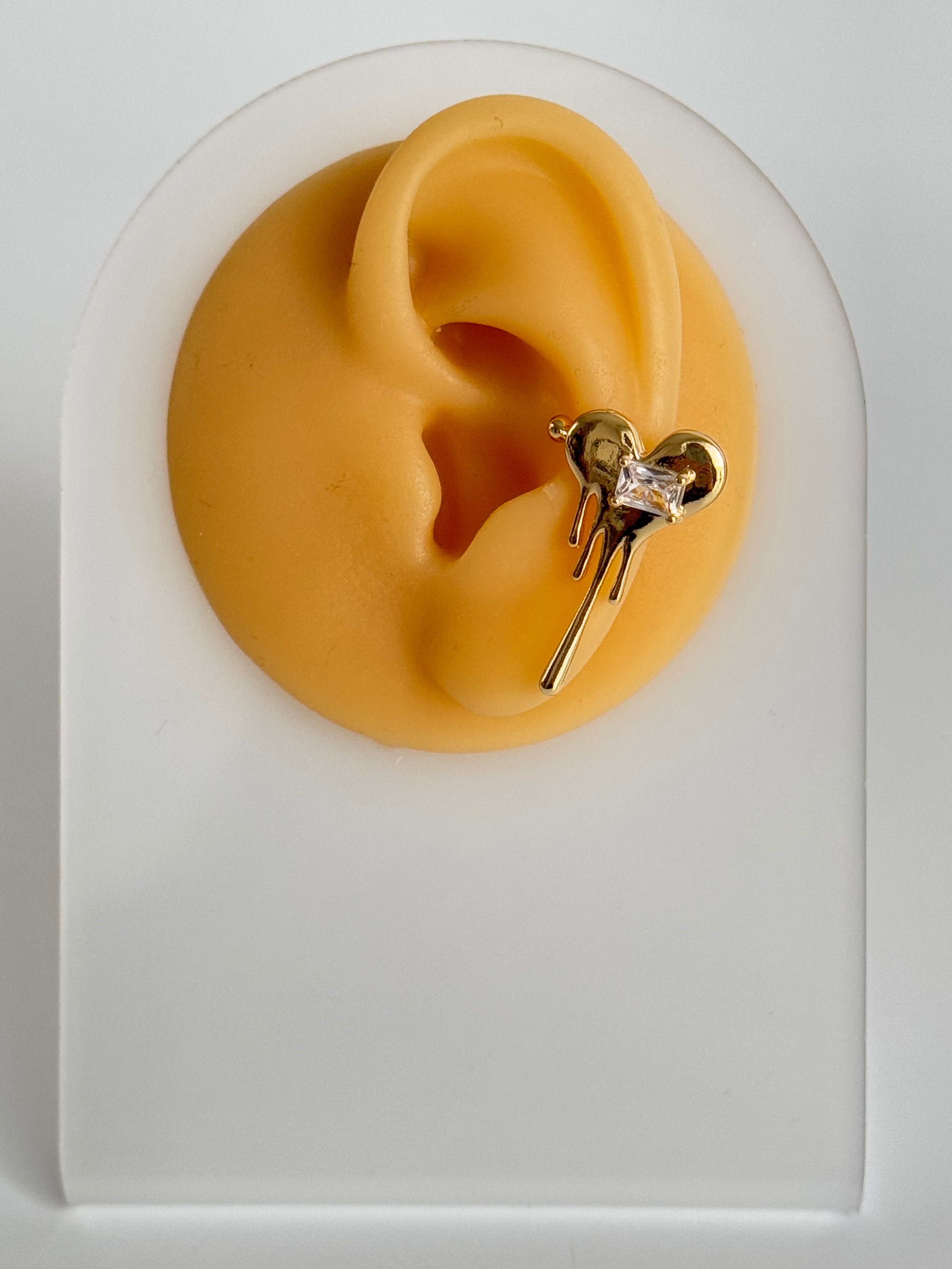 İTHAL KALP DETAYLI GOLD KIKIRDAK KÜPE EARCUFF