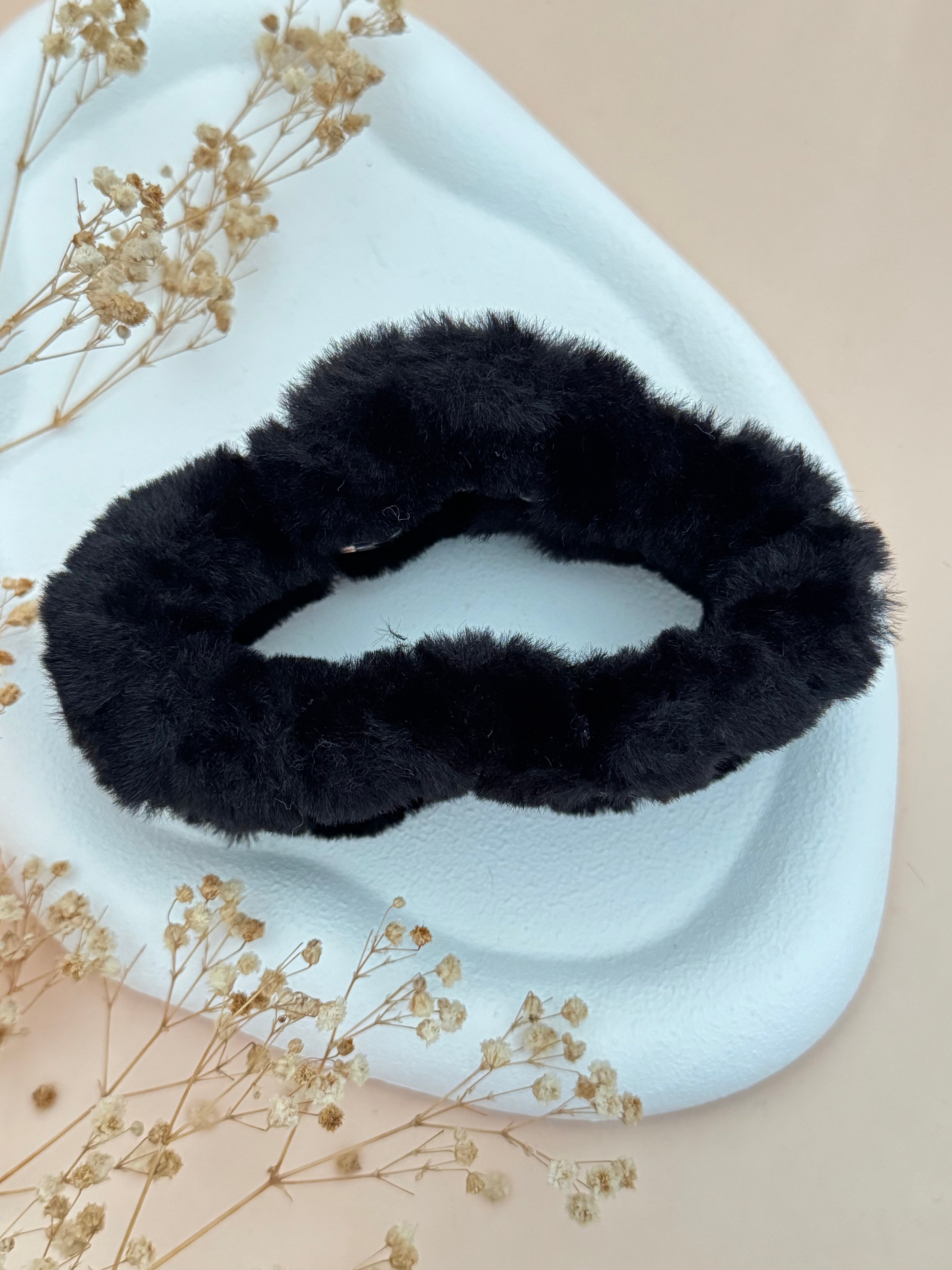 İTHAL SİYAH AMORF PELUŞ MANDAL TOKA