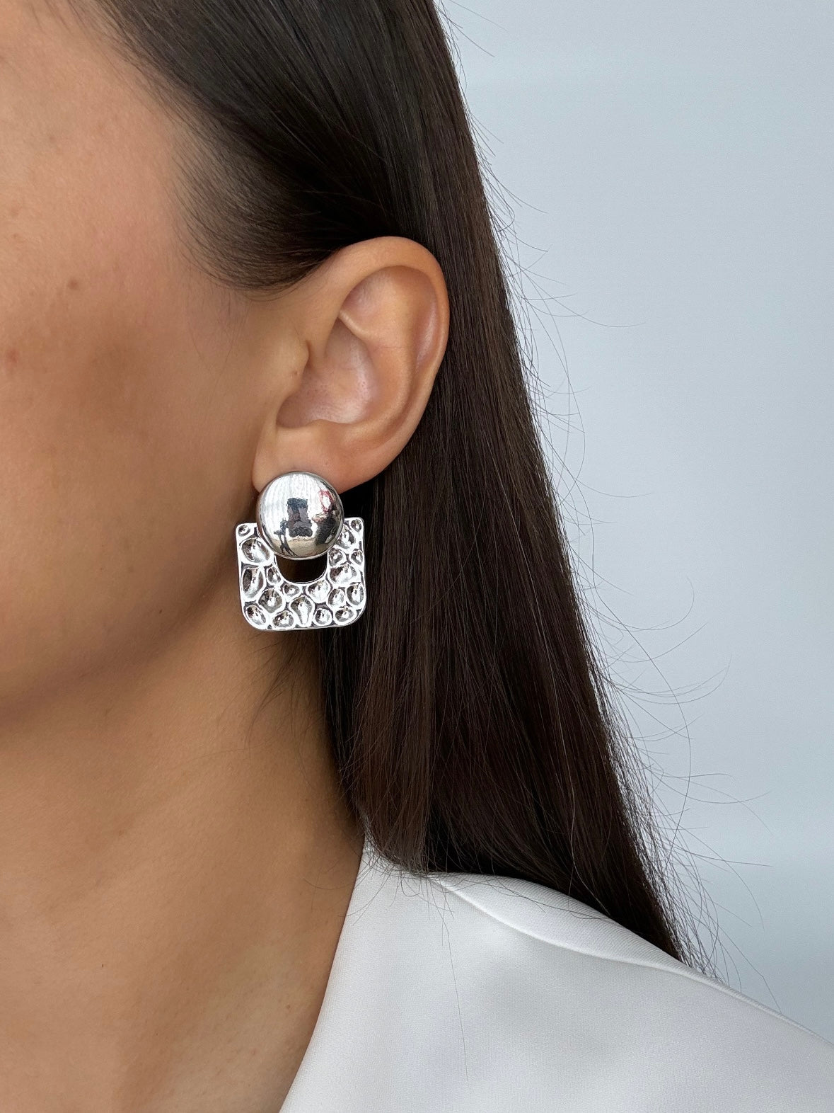 İTHAL KARE DÜĞME DETAYLI SİLVER KÜPE