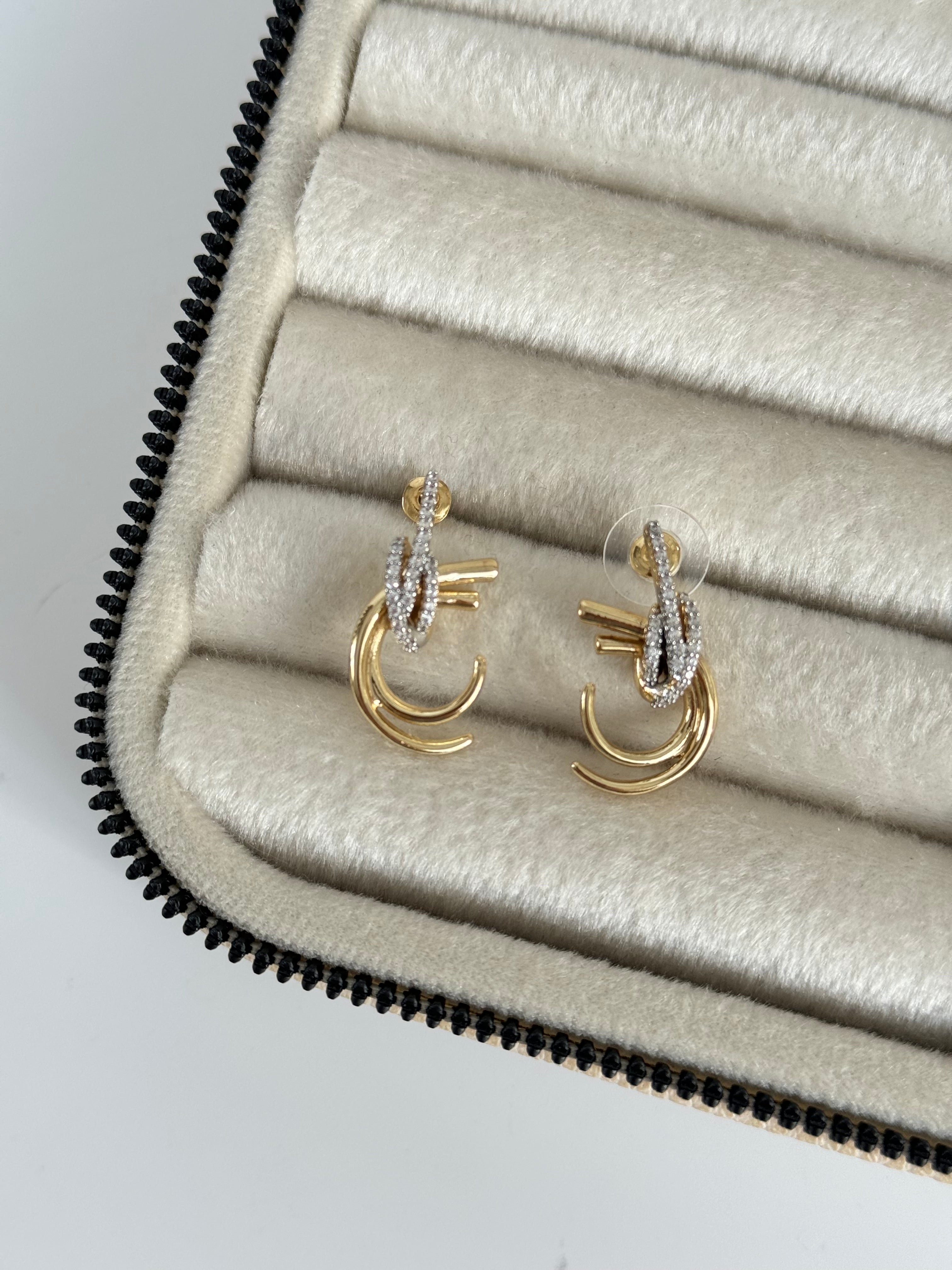 İTHAL TAŞ DETAYLI GOLD KÜPE