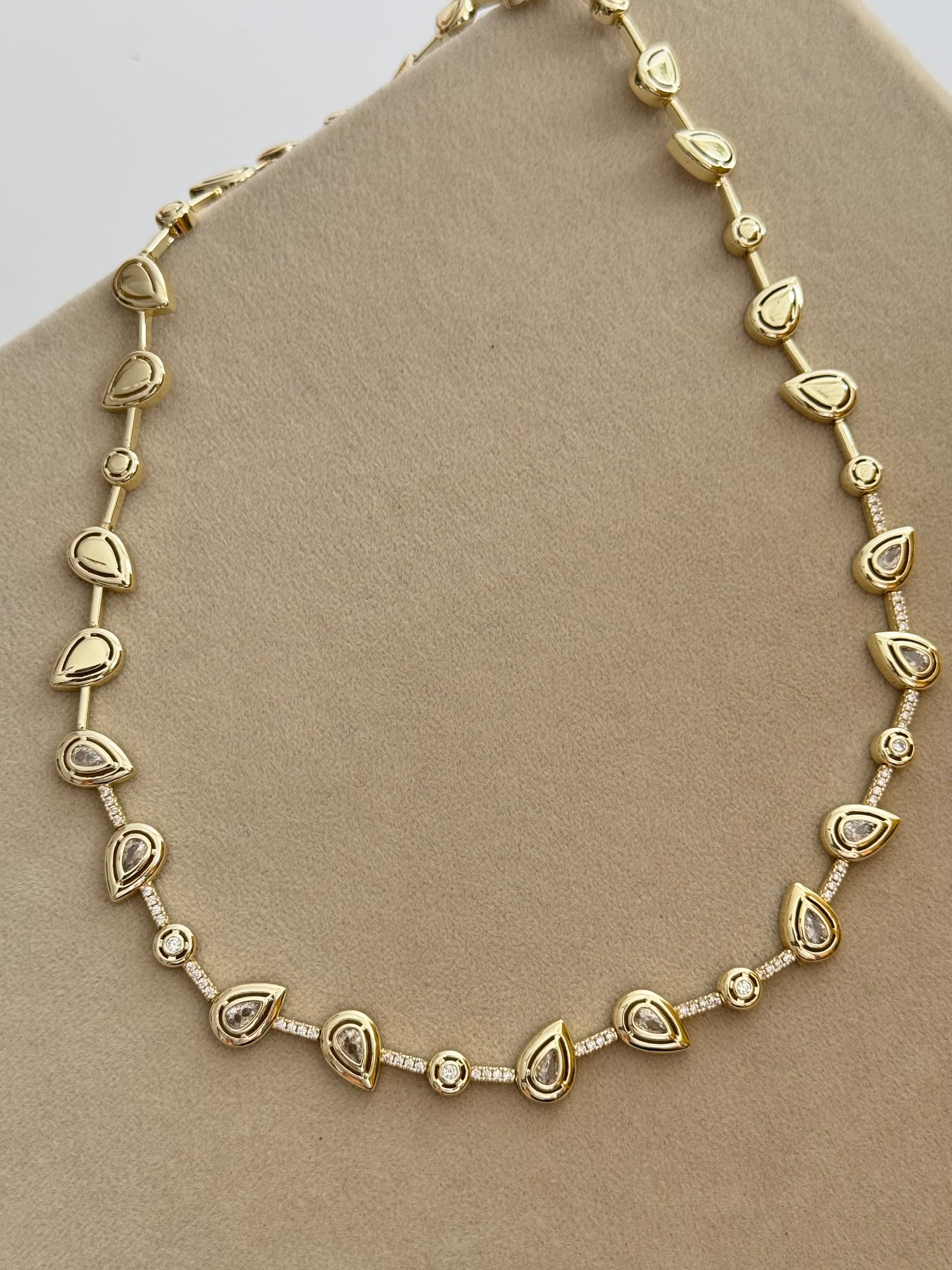 İTHAL BAGET TAŞLI SERENAY LEYLA MODEL GOLD KOLYE