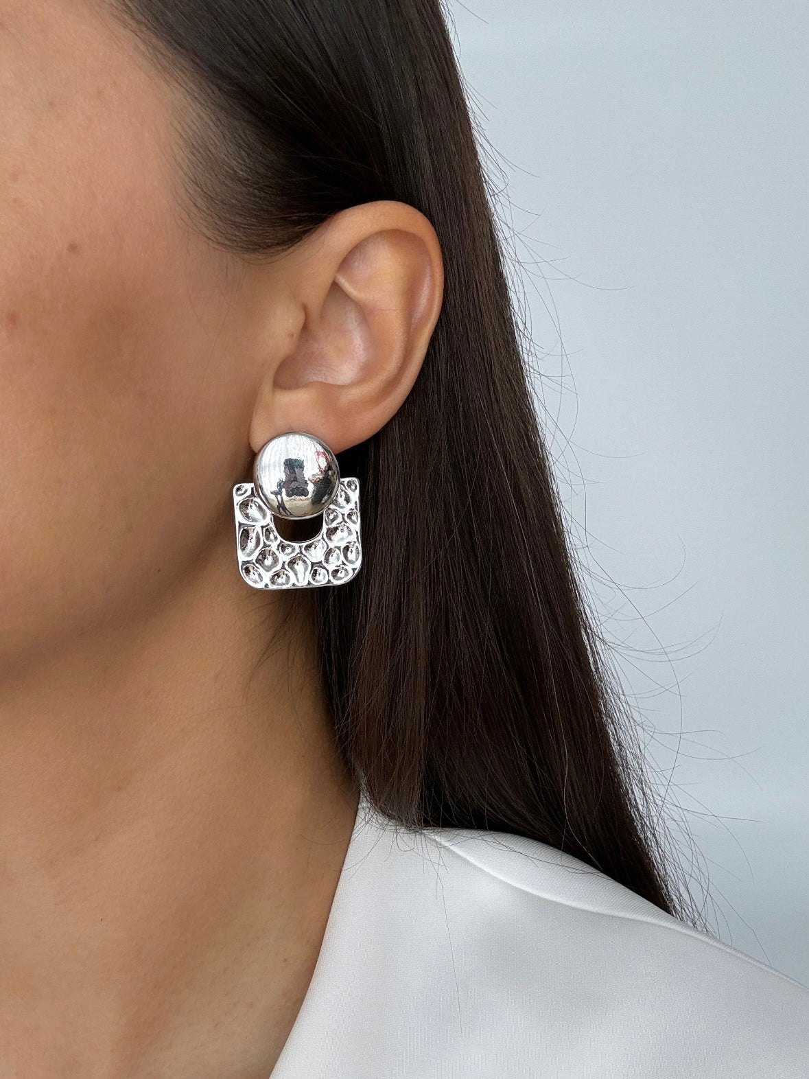 İTHAL KARE DÜĞME DETAYLI SİLVER KÜPE