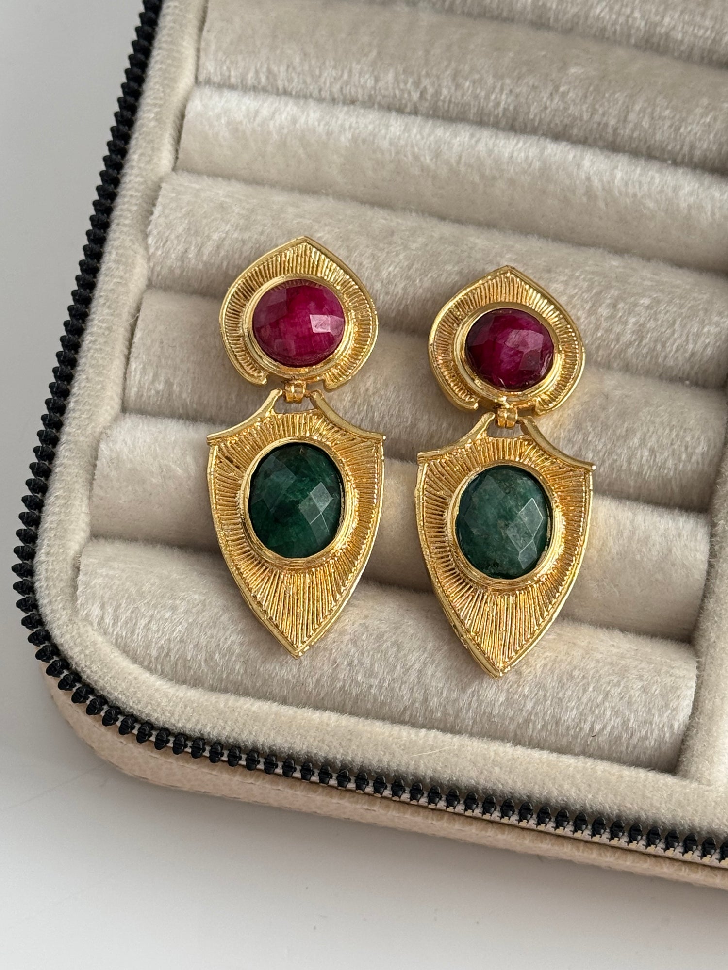 RENKLİ DOĞAL TAŞLI ALTIN KAPLAMA KÜPE