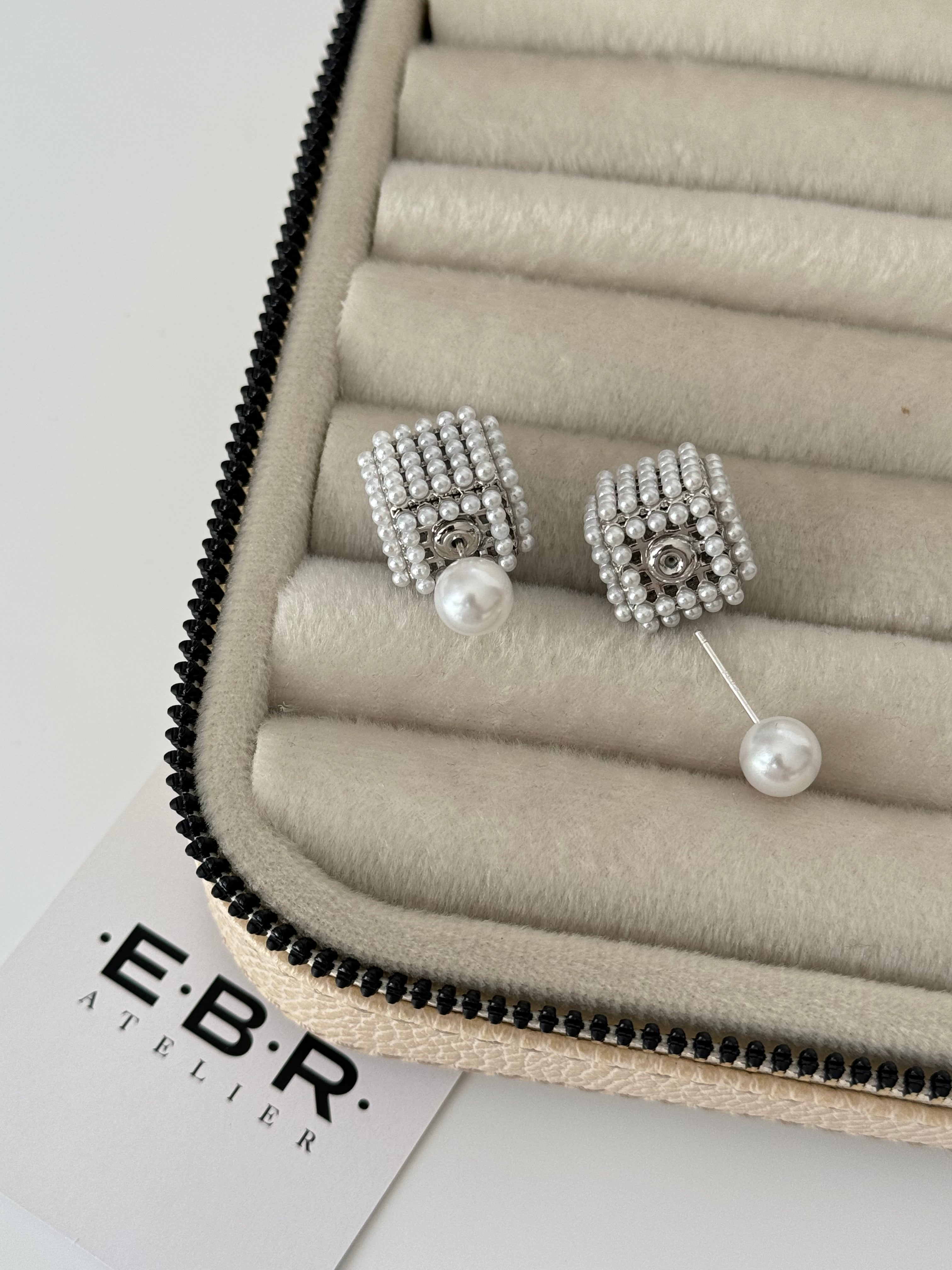 İTHAL MARKA MODEL KÜP DETAYLI SİLVER KÜPE