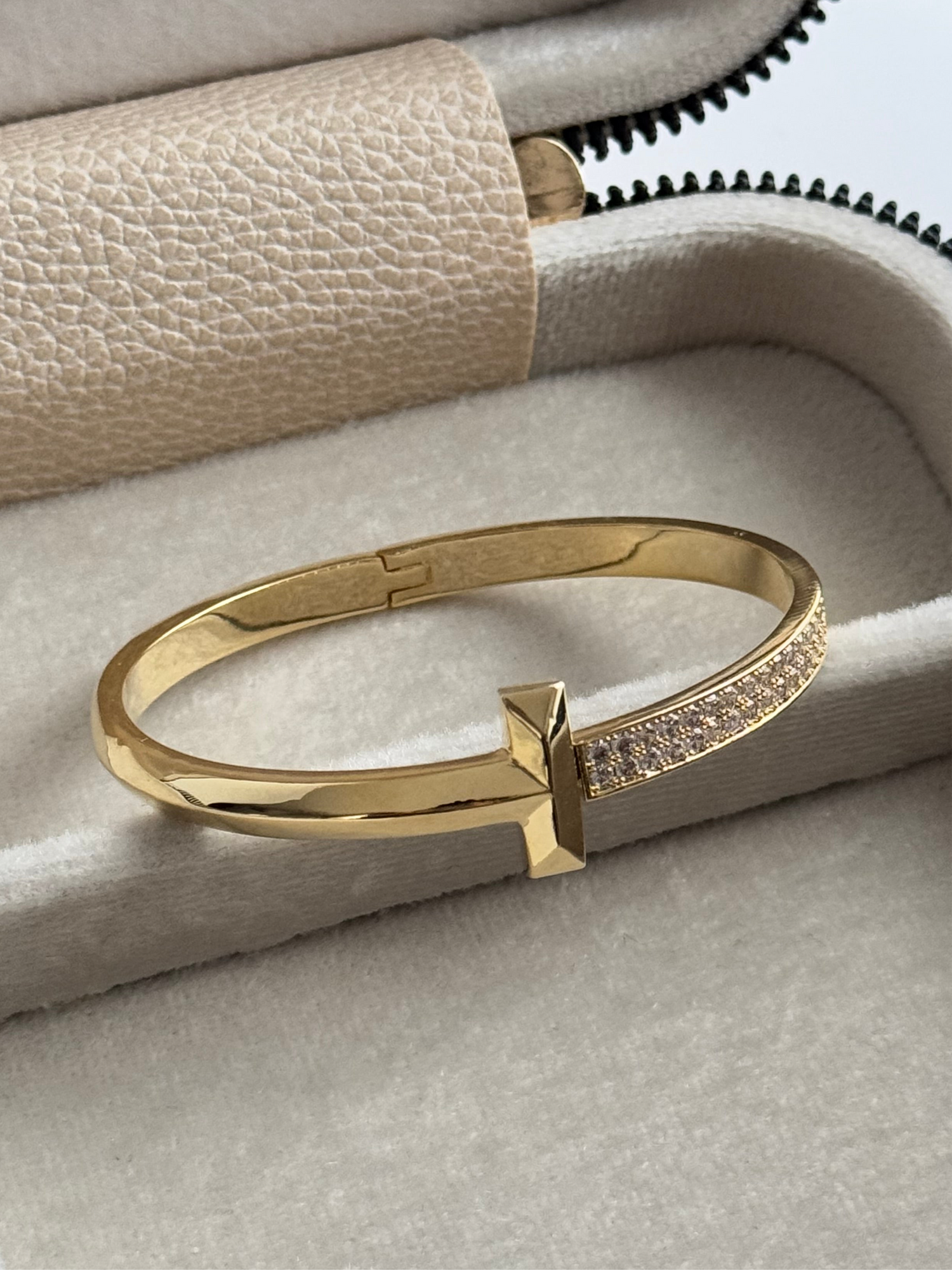 İTHAL MARKA MODEL GOLD KELEPÇE BİLEZİK