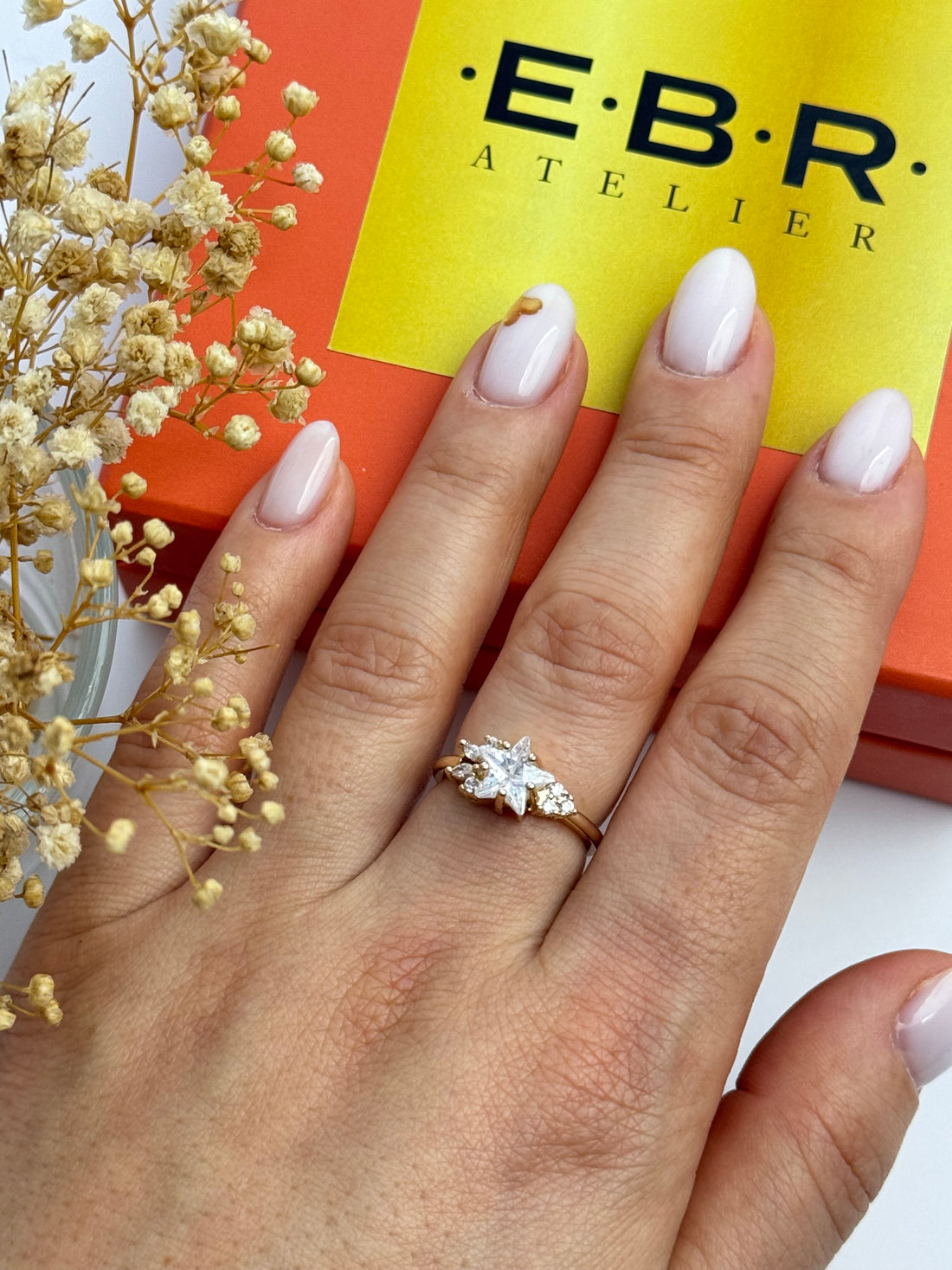 İTHAL YILDIZ DETAYLI GOLD AYARLANABİLİR YÜZÜK