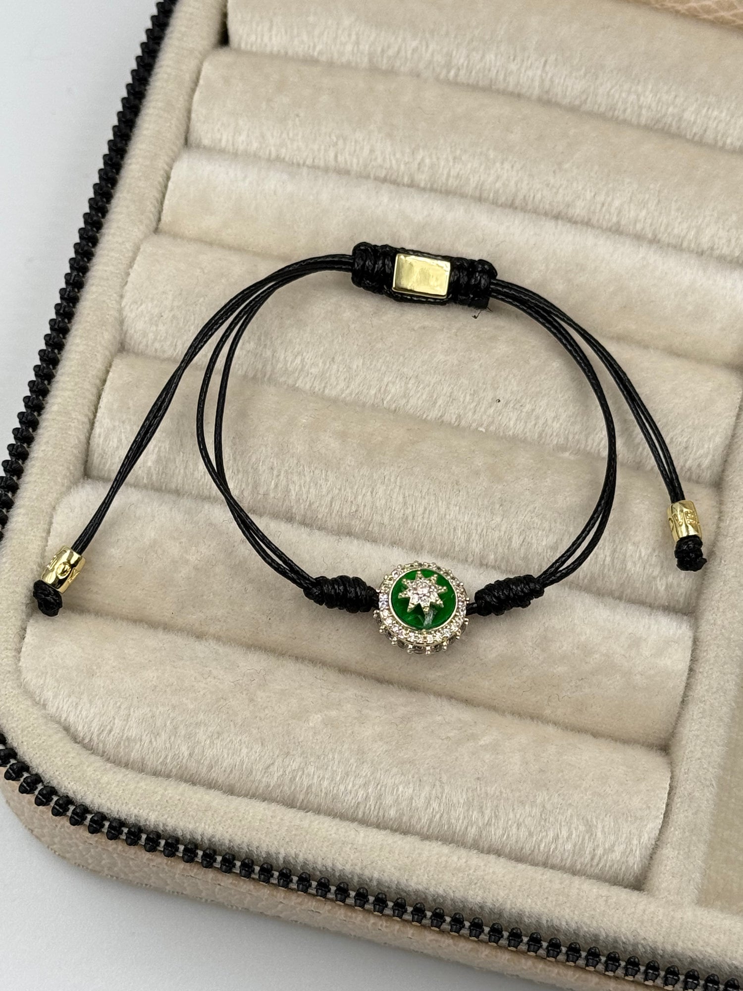 LUA YEŞİL TAŞLI SİYAH İPLİ AYARLANABİLİR BİLEKLİK