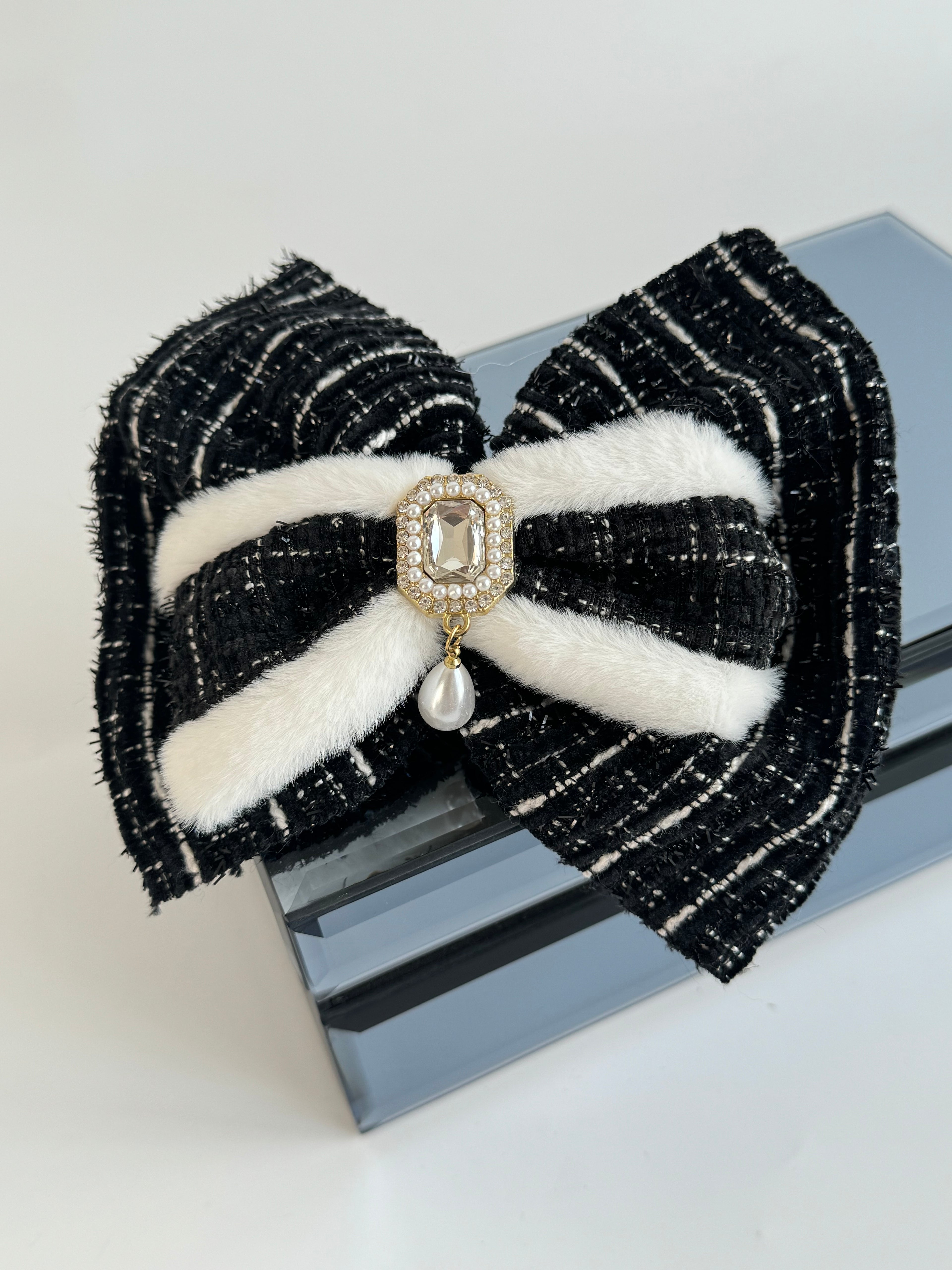 İTHAL TÜVİT KUMAŞLI SİYAH FİYONKLU TOKA