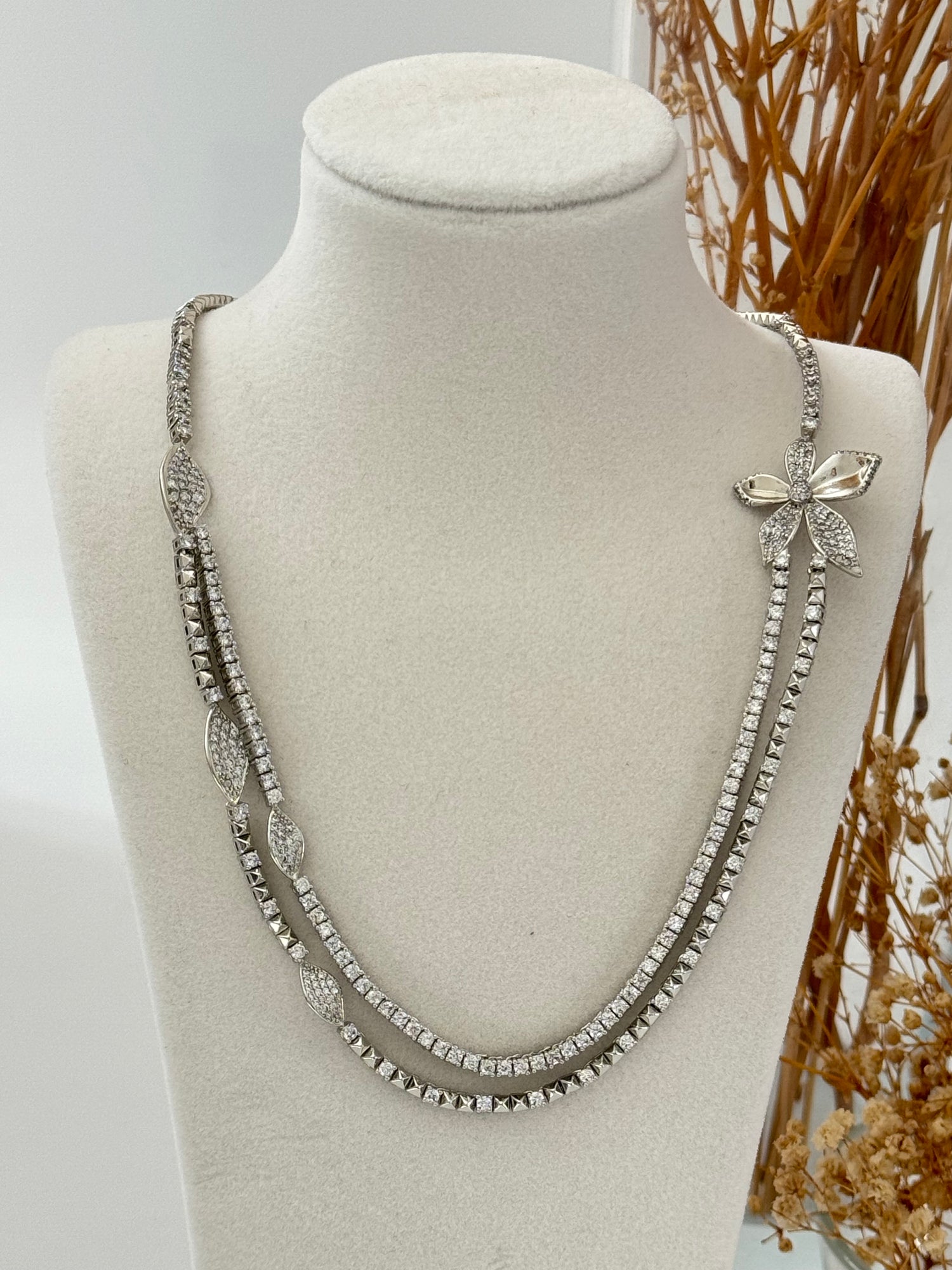 İTHAL ÇİÇEK DETAYLI ZİRKON TAŞLI SİLVER KOLYE