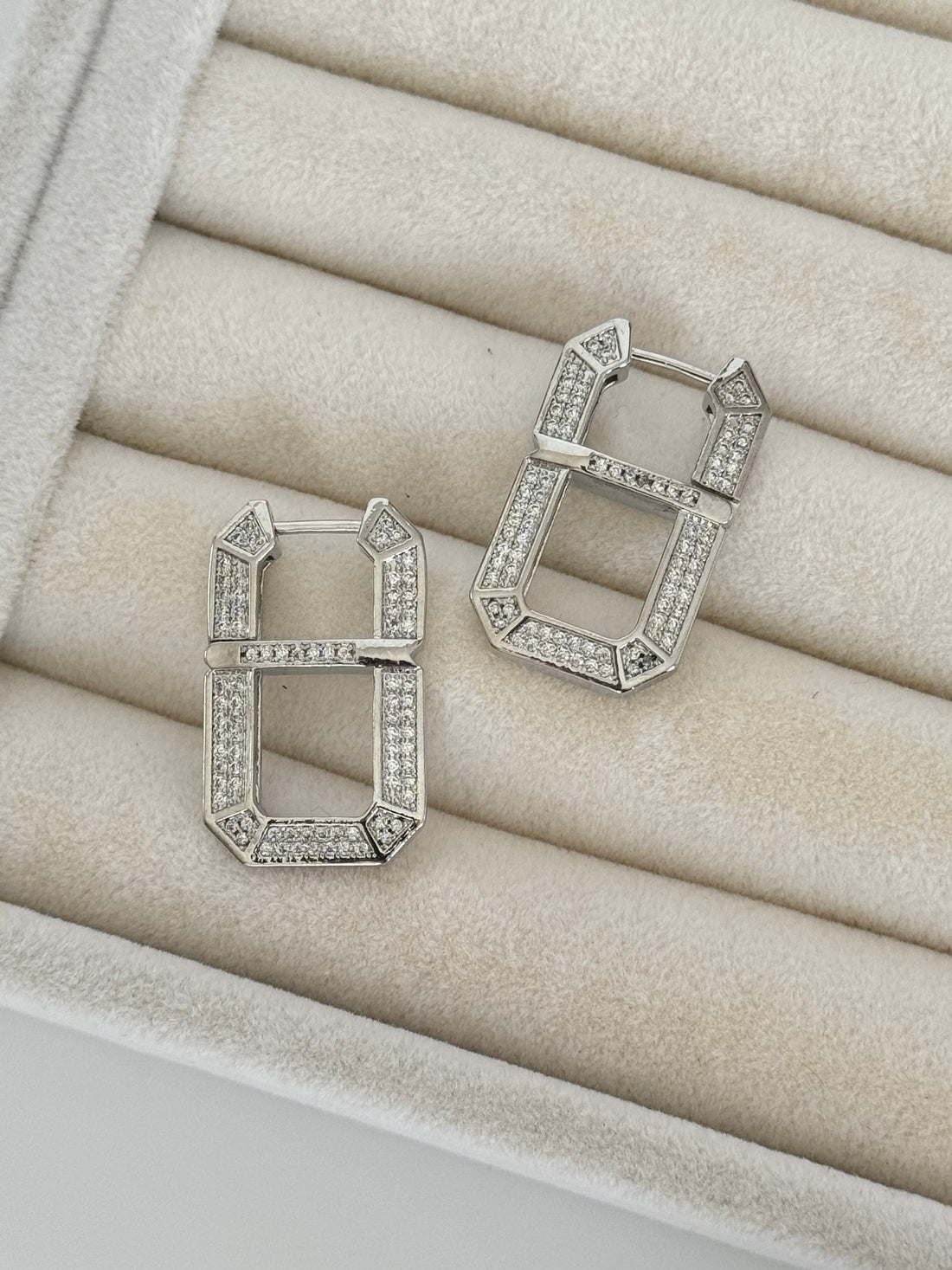 NARE İTHAL TAŞ DETAYLI SİLVER LEYLA KÜPE