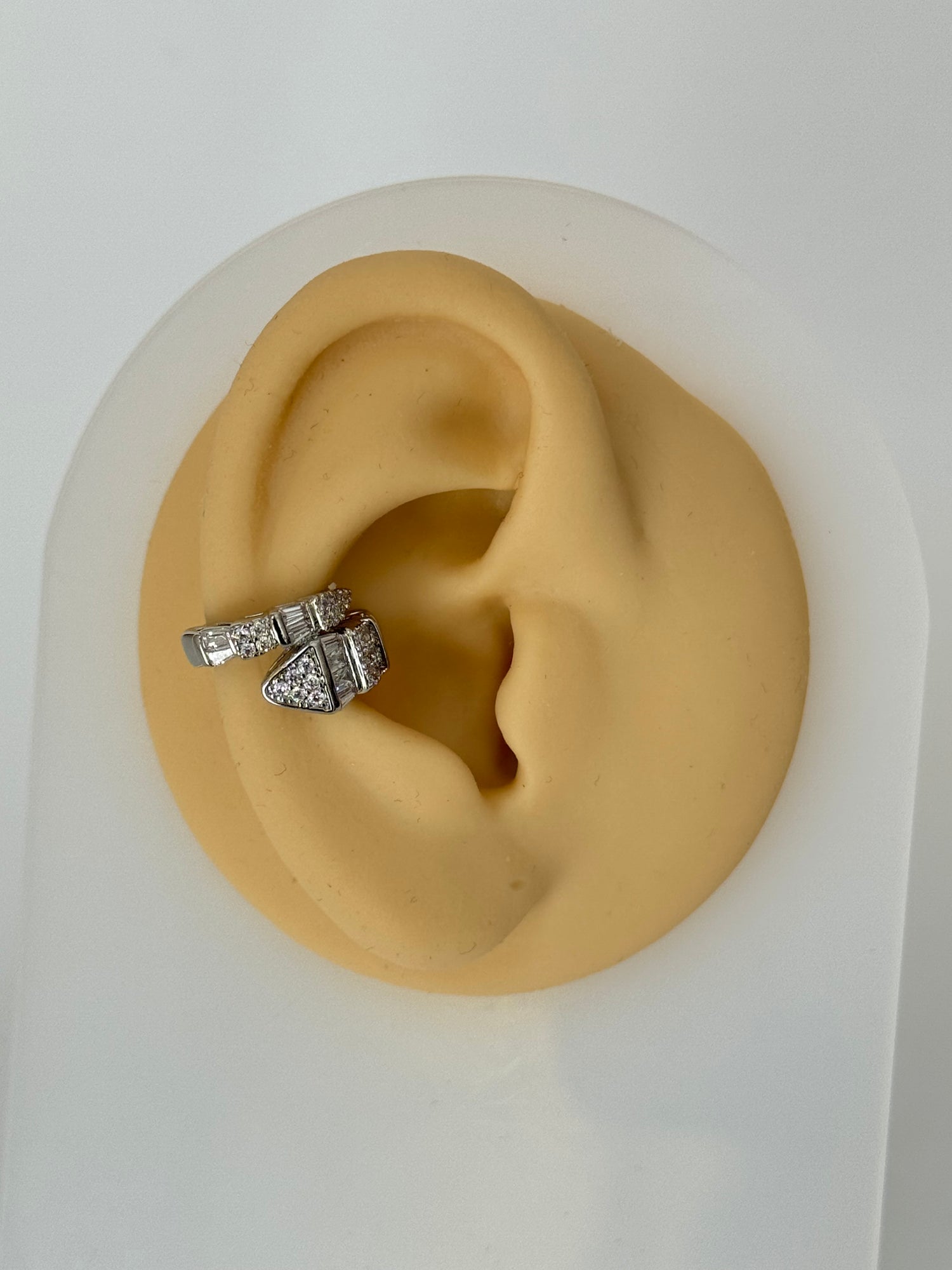 VENA YILAN DETAYLI SİLVER MARKA MODEL KIKIRDAK KÜPE EARCUFF