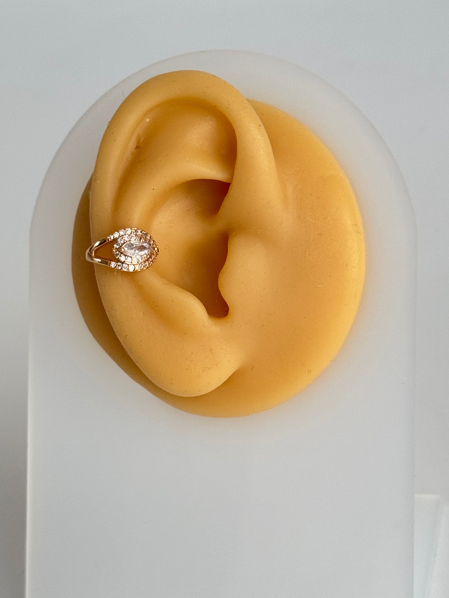 İTHAL TAŞ DETAYLI GOLD KIKIRDAK KÜPE EARCUFF