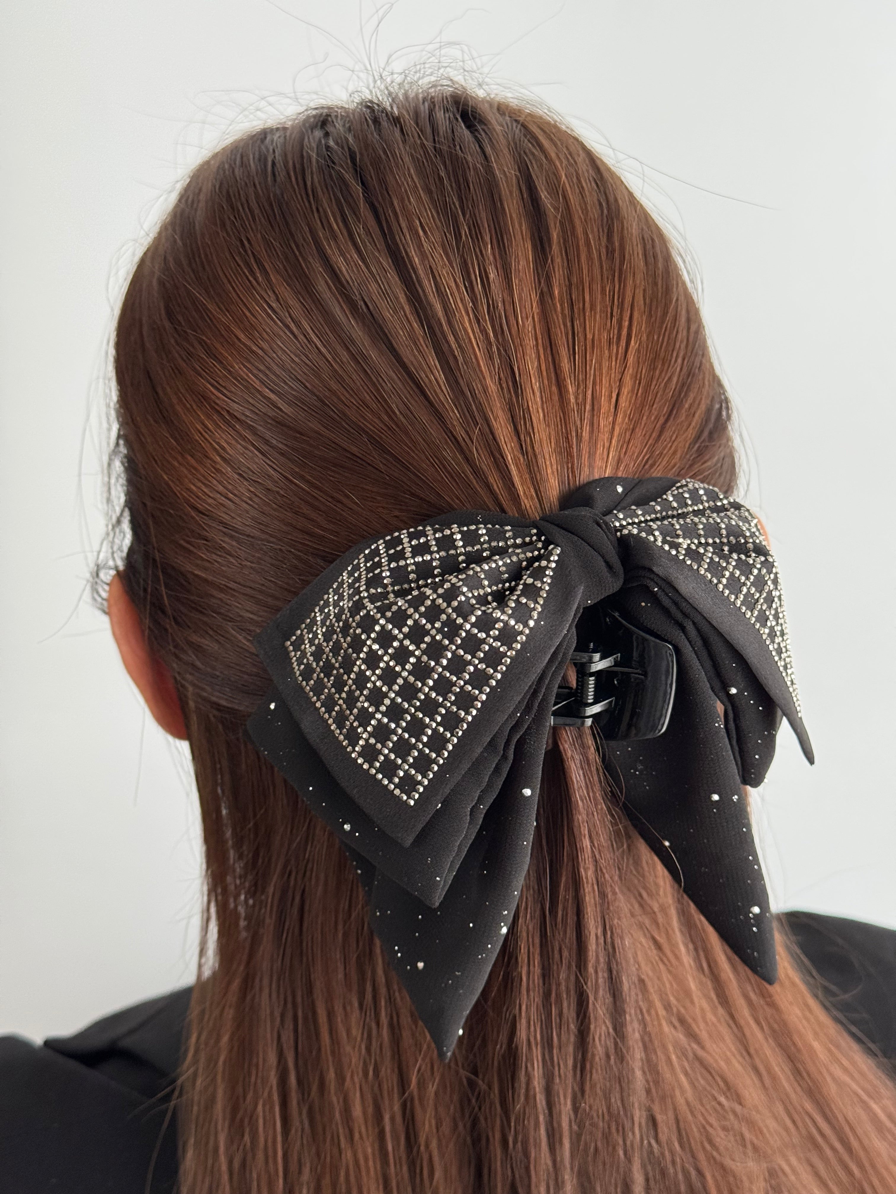 İTHAL SİYAH TAŞLI FİYONKLU KURDELELİ MANDAL TOKA