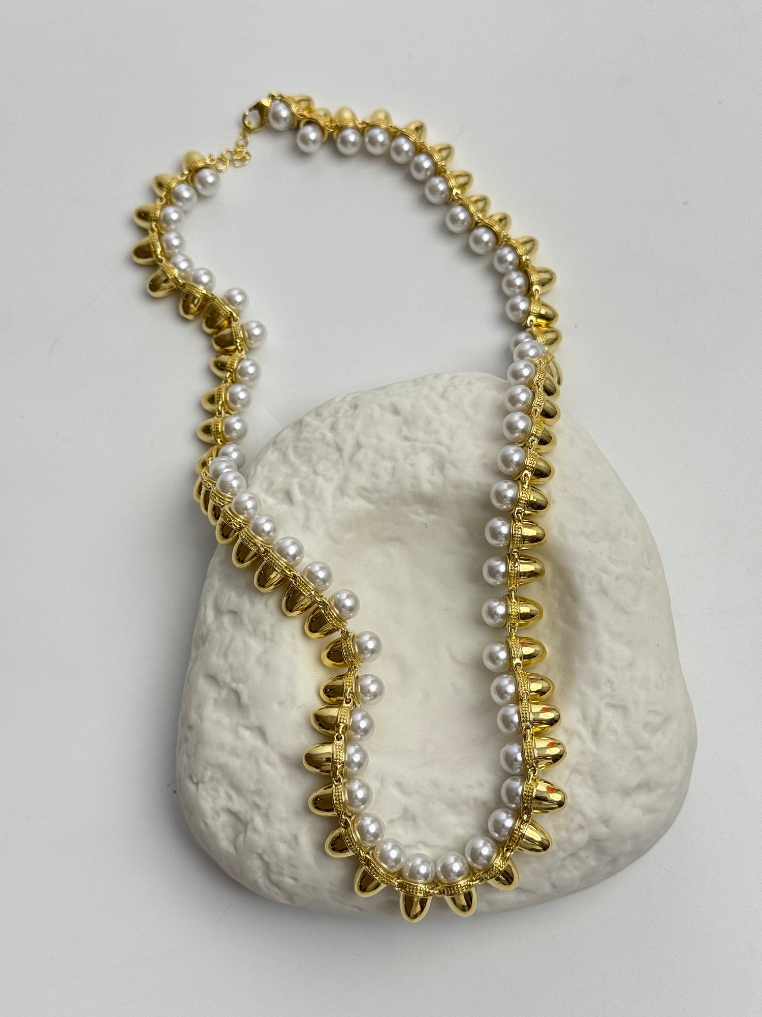 İTHAL İNCİ DETAYLI GOLD KOLYE