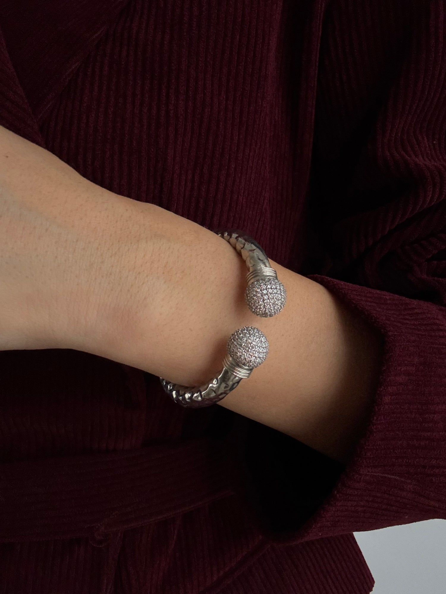 FİRAZ ALTIN KAPLAMA TAŞLI AYARLANABİLİR SİLVER KELEPÇE BİLEKLİK