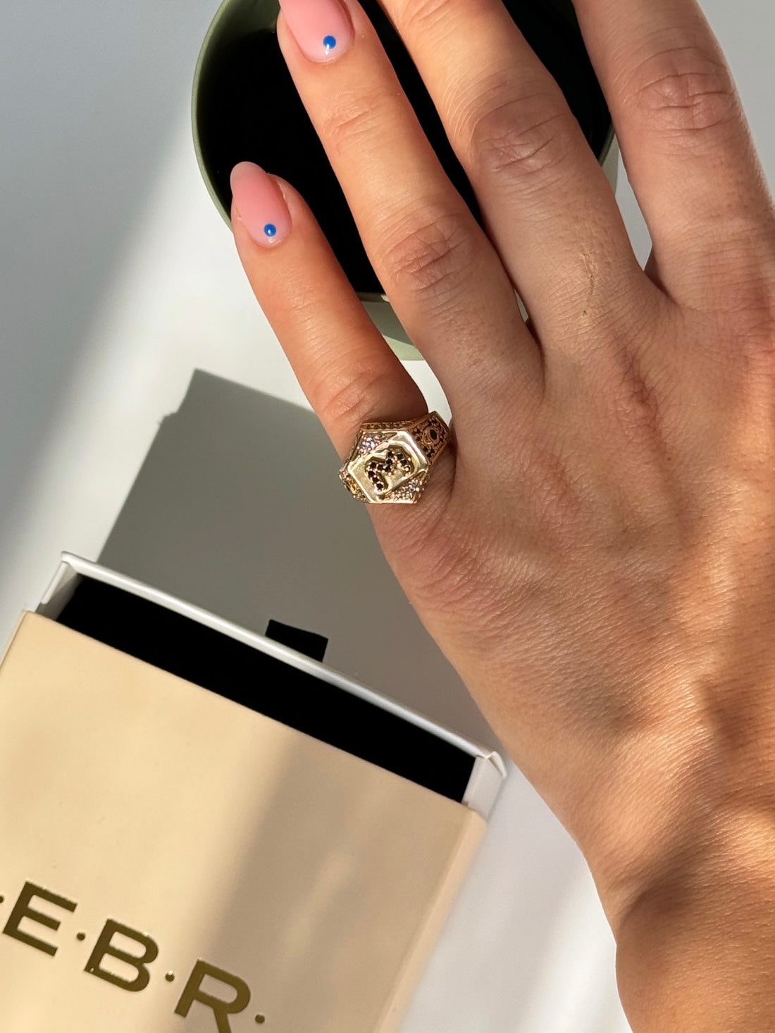 İTHAL M HARF AYARLANABİLİR GOLD SERÇE PARMAK YÜZÜK