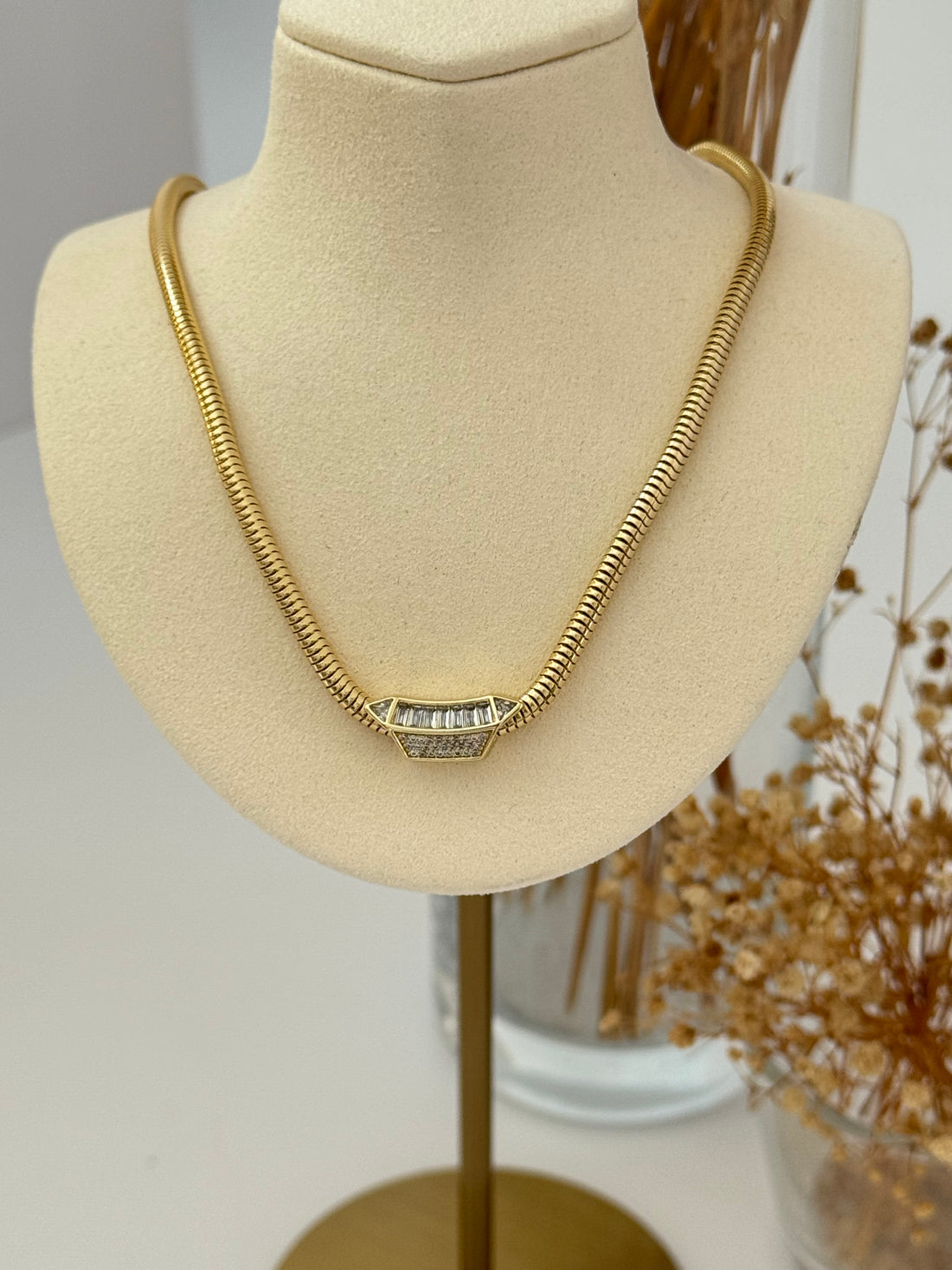 İTHAL TAŞ DETAYLI GOLD KOLYE