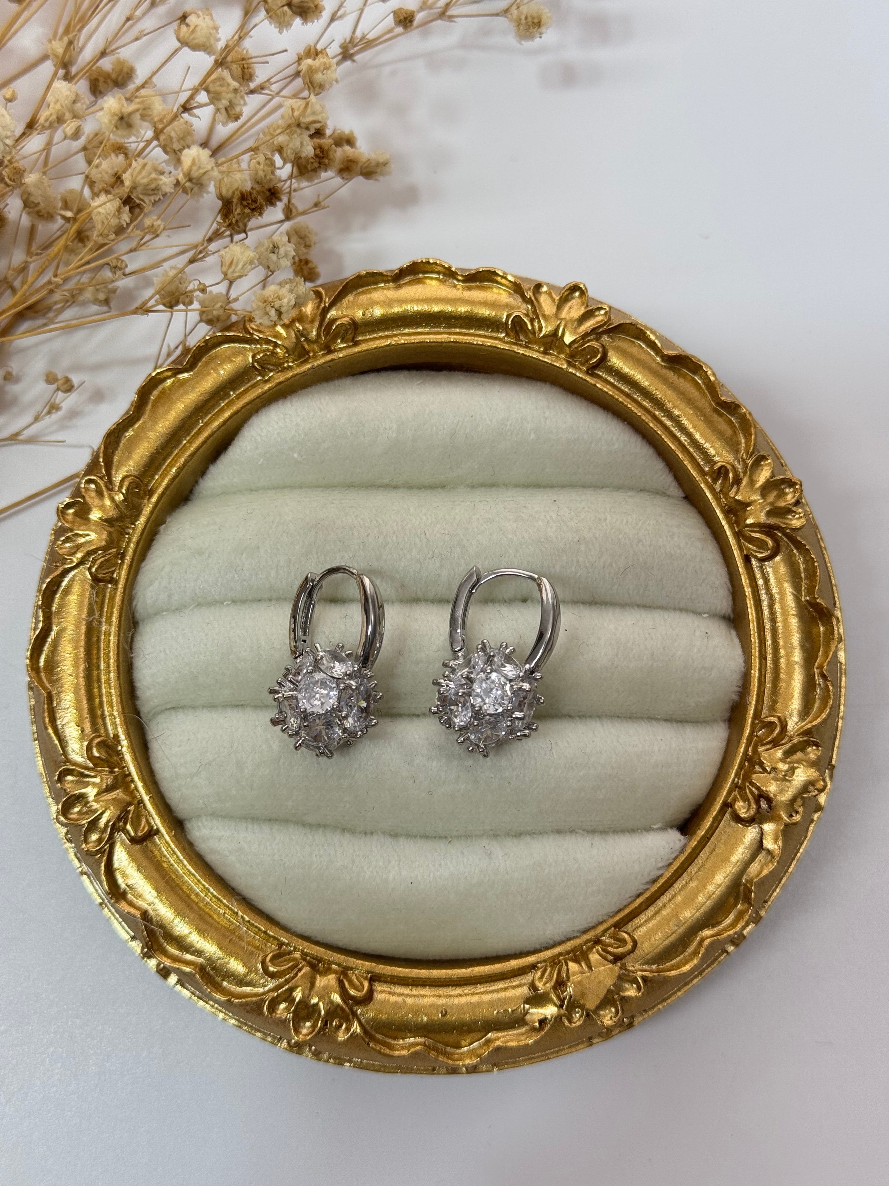 TAŞLI TOPUZ DETAYLI SİLVER KÜPE