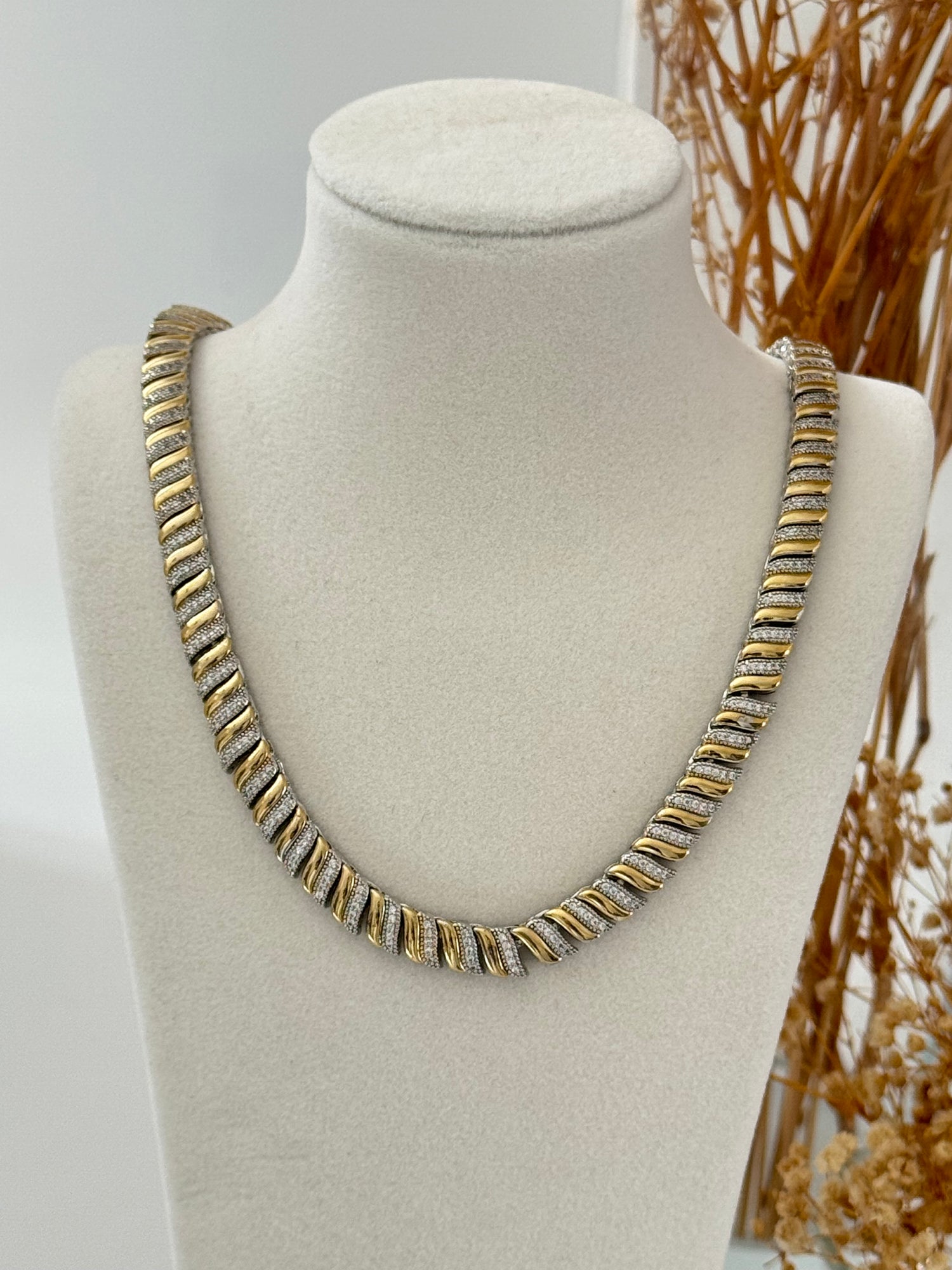 İTHAL SARMAL DETAYLI TAŞLI GOLD KOLYE