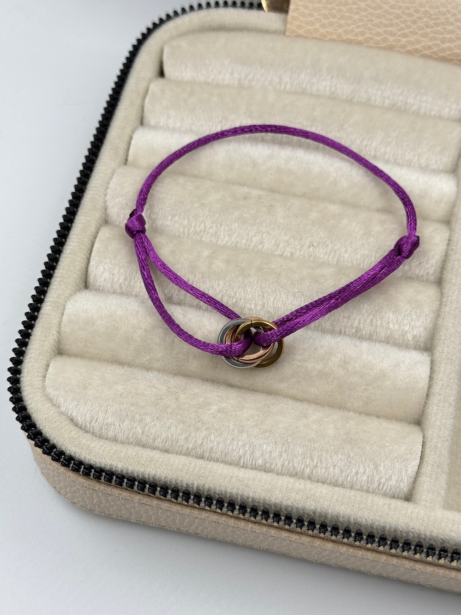 MARO MARKA MODEL MOR İPLİ AYARLANABİLİR BİLEKLİK