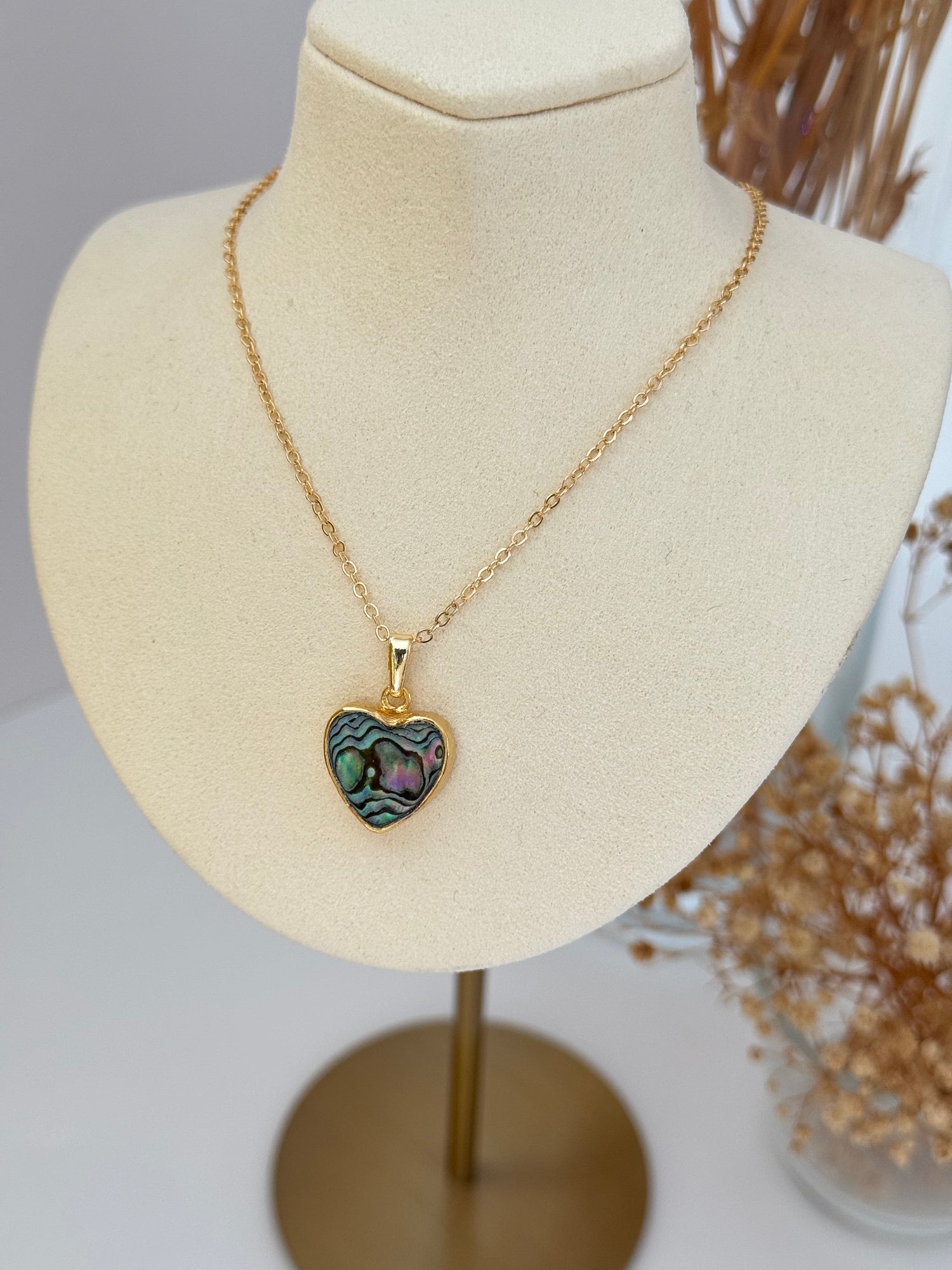 KALP DETAYLI DOĞAL TAŞLI ALTIN KAPLAMA KOLYE