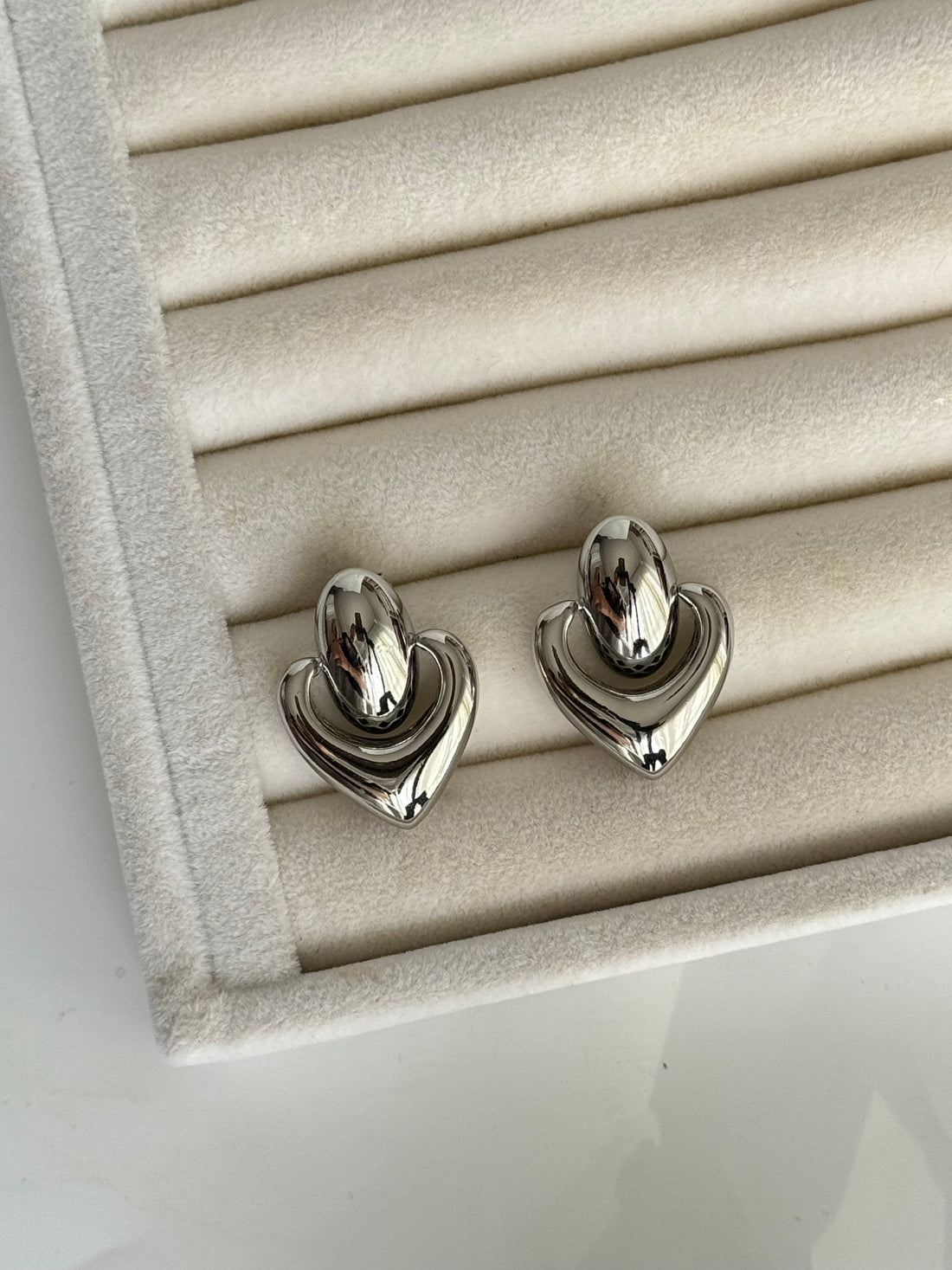 İTHAL DETAYLI SİLVER KÜPE