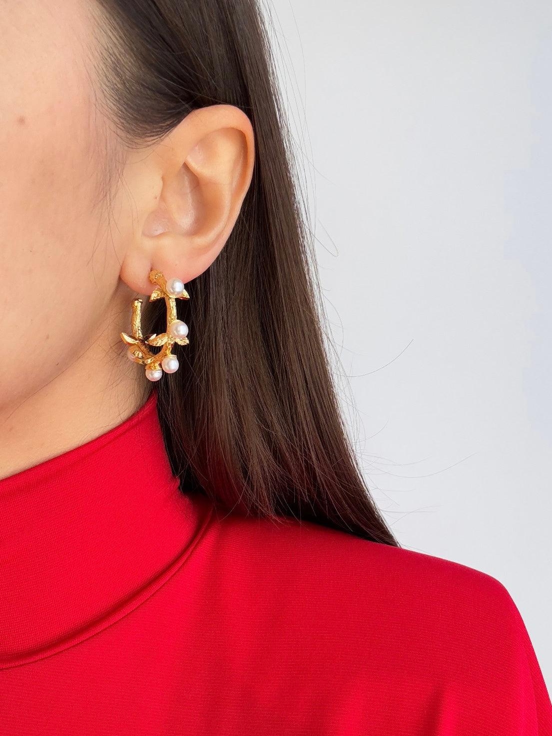 İNCİ DETAYLI ALTIN KAPLAMA HALKA KÜPE