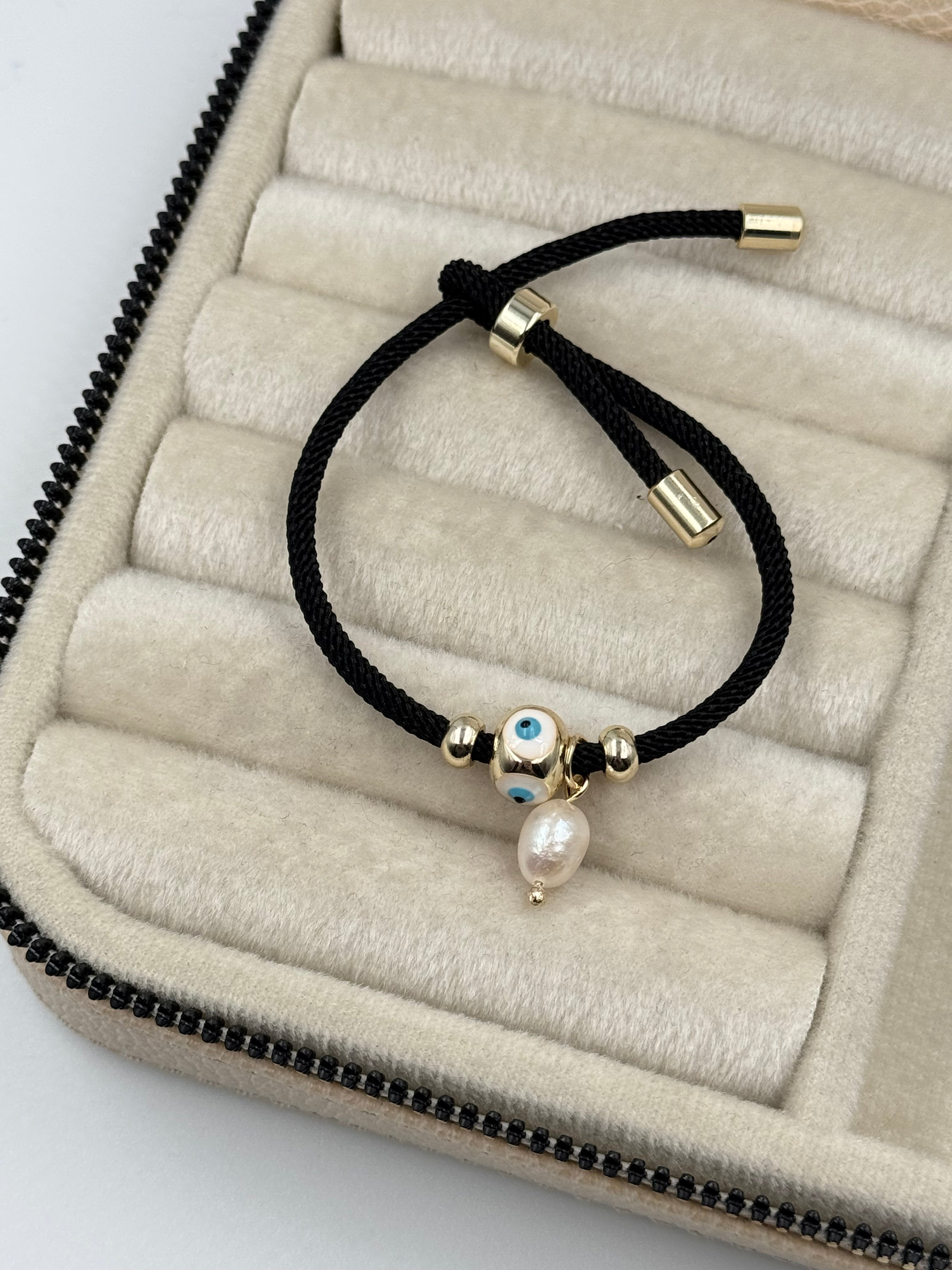 İTHAL NAZAR BONCUKLU İNCİ DETAYLI SİYAH İPLİ AYARLANABİLİR BİLEKLİK