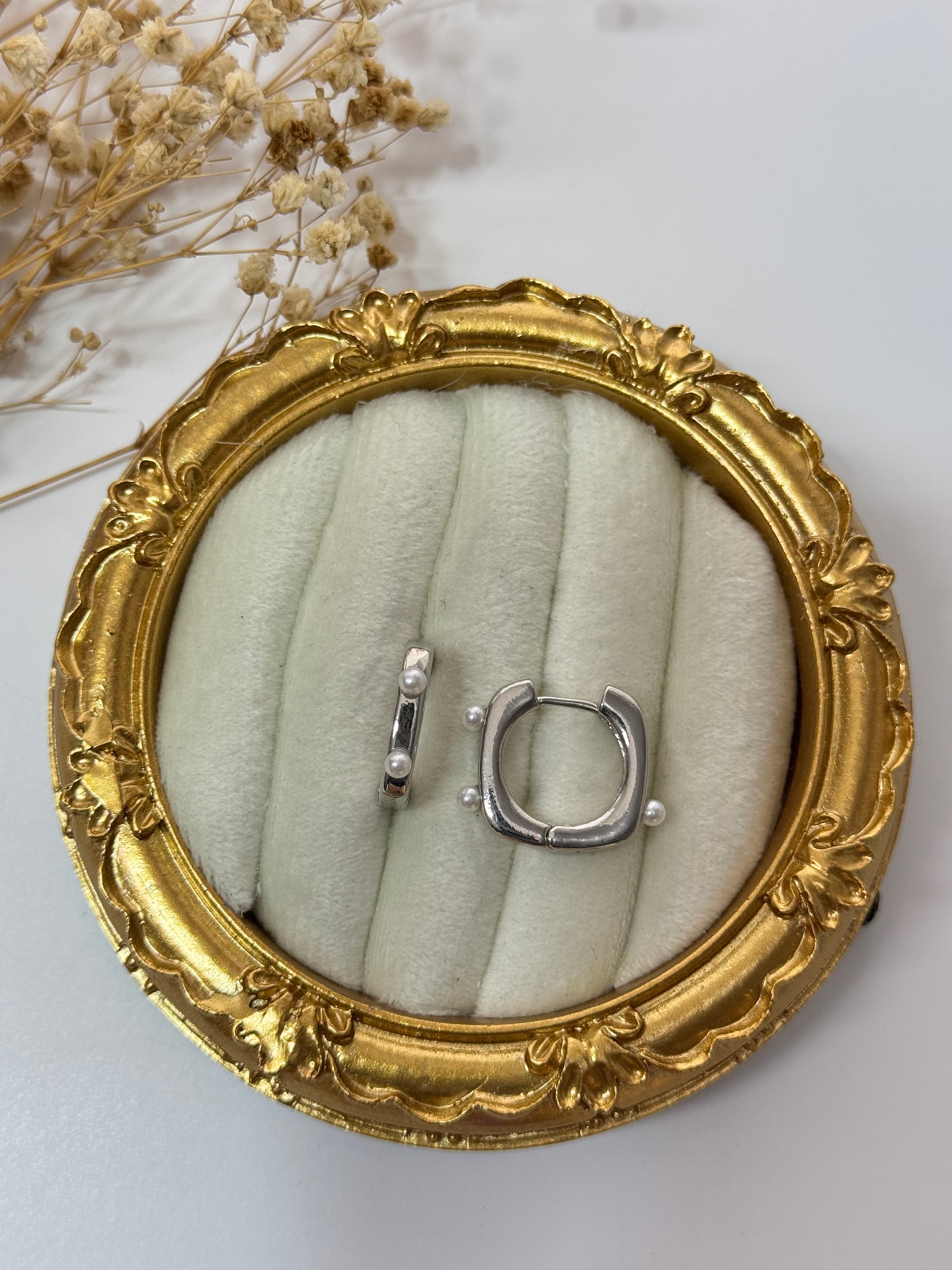 KARE İNCİ DETAYLI İTHAL SİLVER HALKA KÜPE