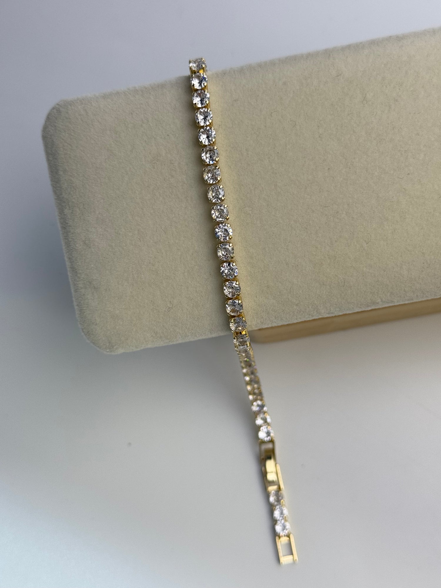 İTHAL ZİRKON TAŞLI SU YOLU GOLD BİLEKLİK