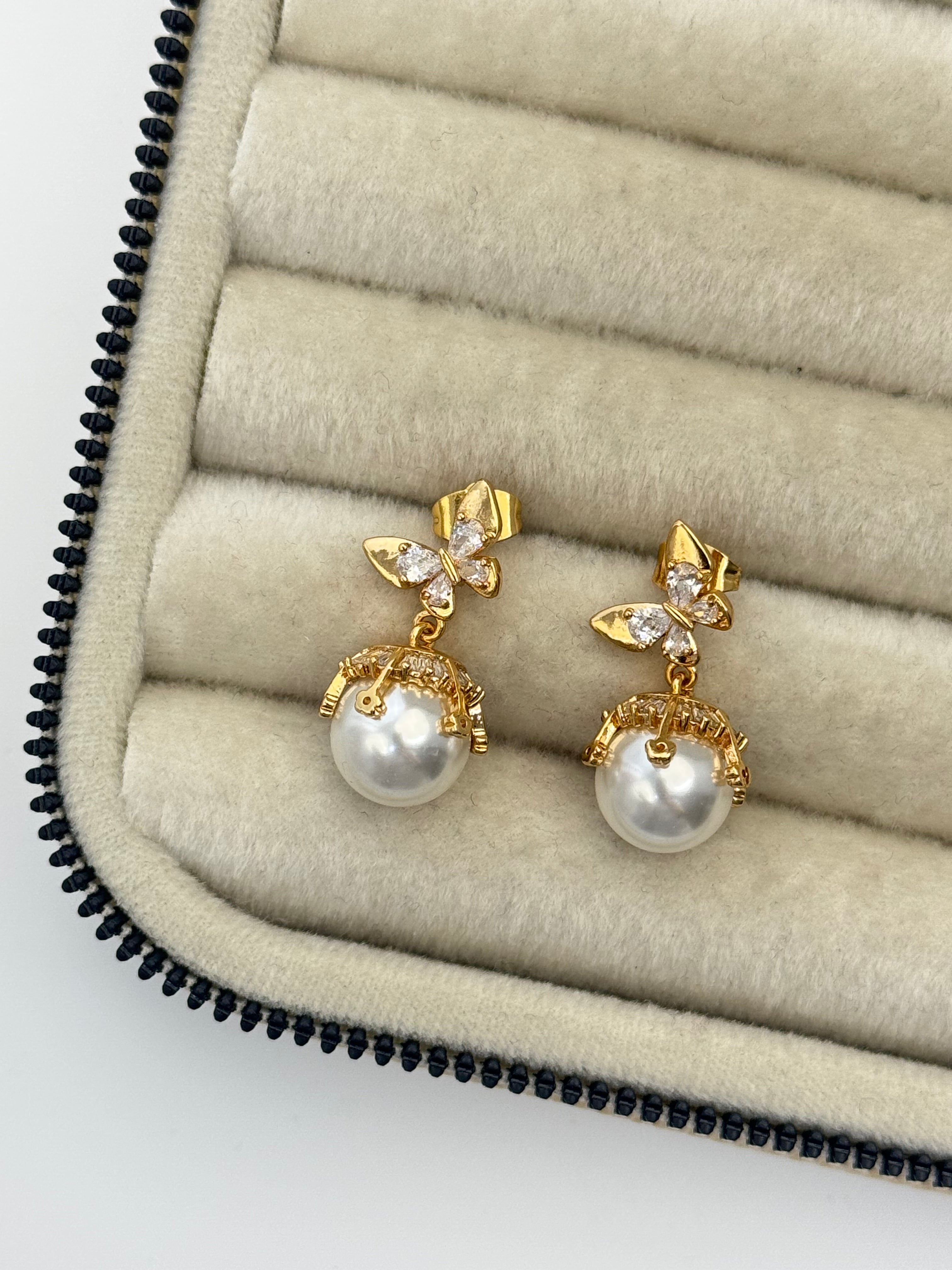 İNCİ KELEBEK DETAYLI İTHAL GOLD KÜPE