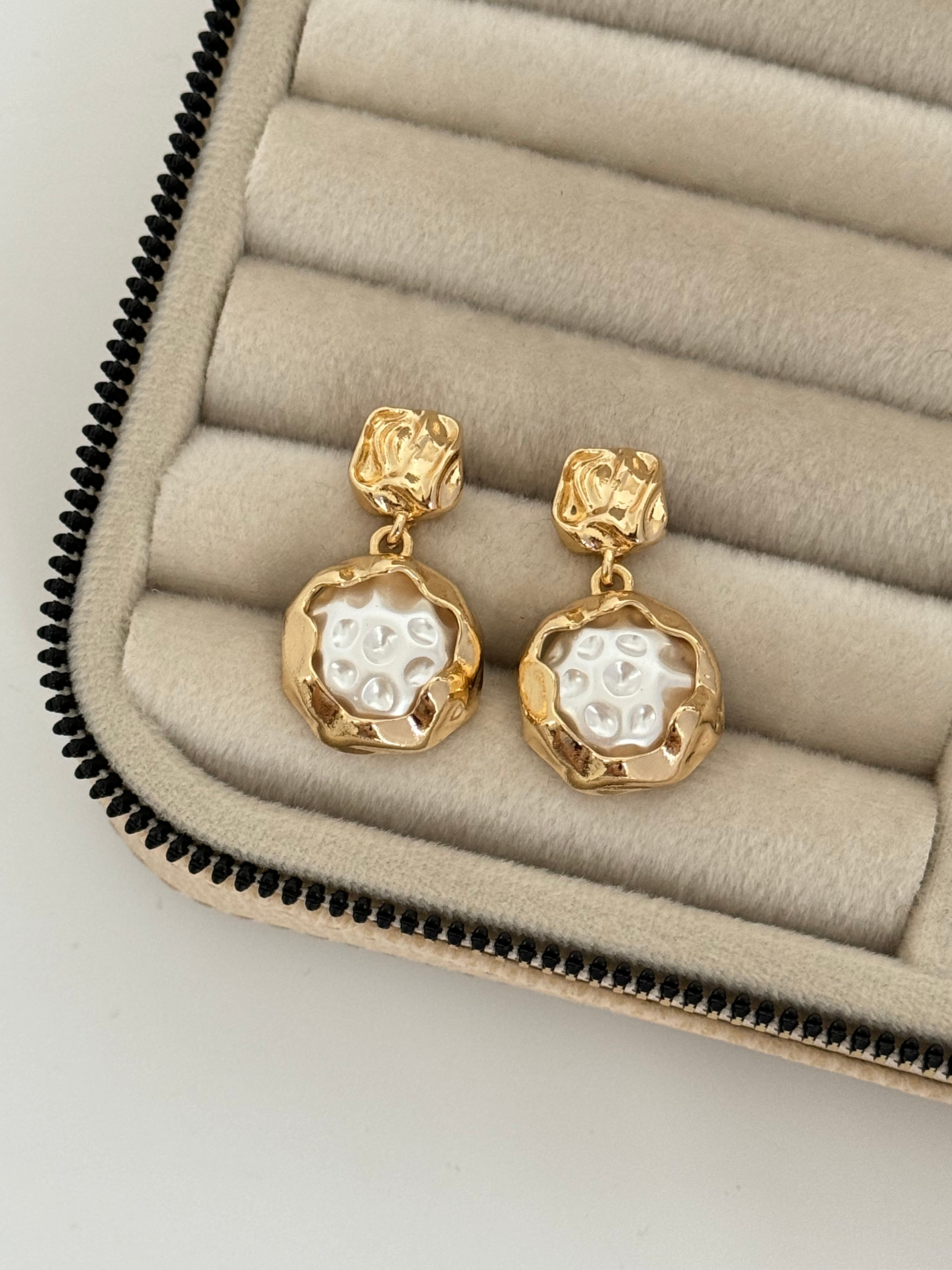 İTHAL İNCİ DETAYLI GOLD KÜPE